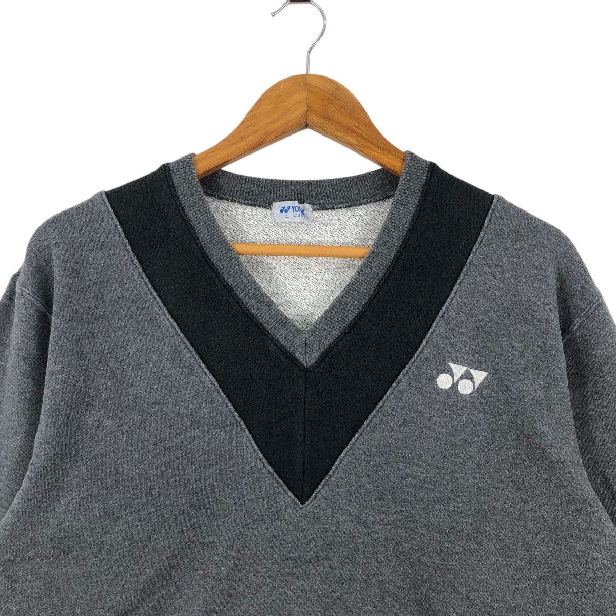 Vintage Vintage YONEX Sweatshirt V-Neck Small Logo Size L Size US L / EU 52-54 / 3 - 2 Thumbnail
