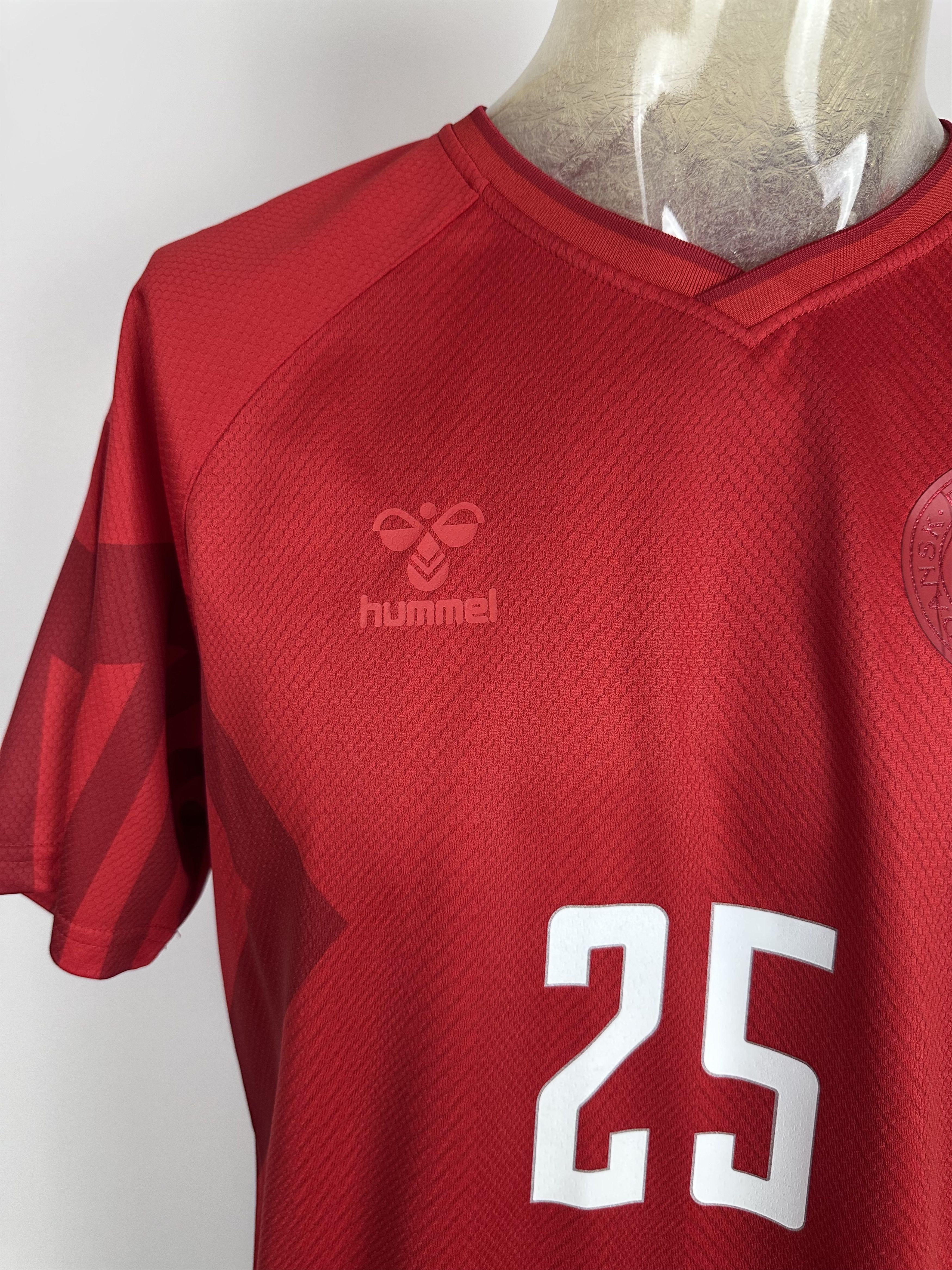 Hummel DENMARK 2022 2023 FOOTBALL SHIRT SOCCER JERSEY #25 LINDSTROM Size US XL / EU 56 / 4 - 6 Thumbnail