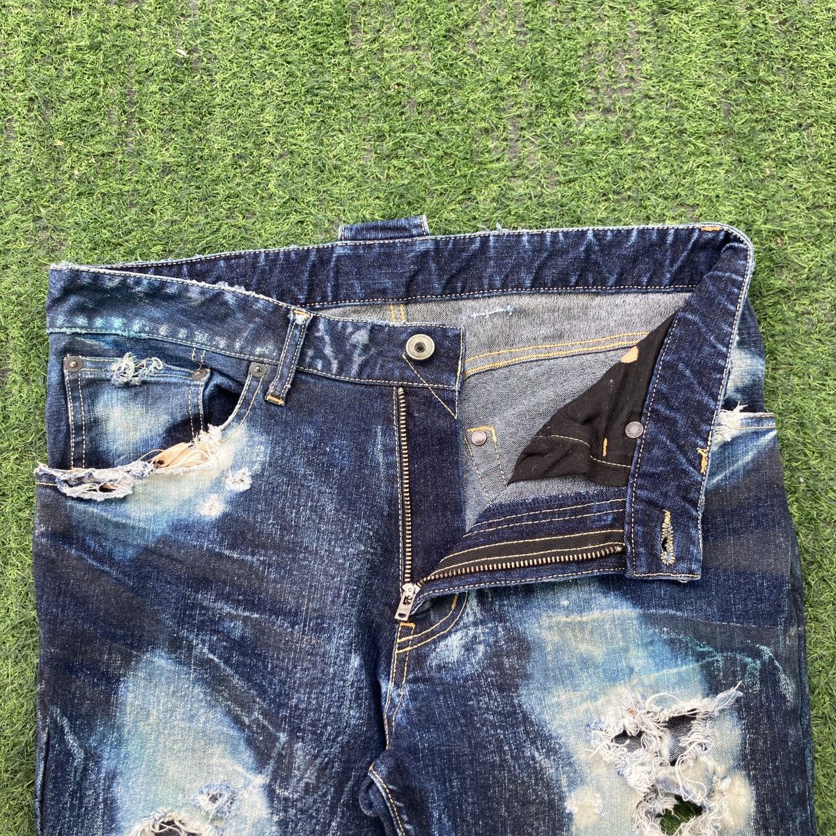 If Six Was Nine LE GRANDE BLEU (L.G.B) RIPPED JEANS Size US 32 / EU 48 - 9 Thumbnail