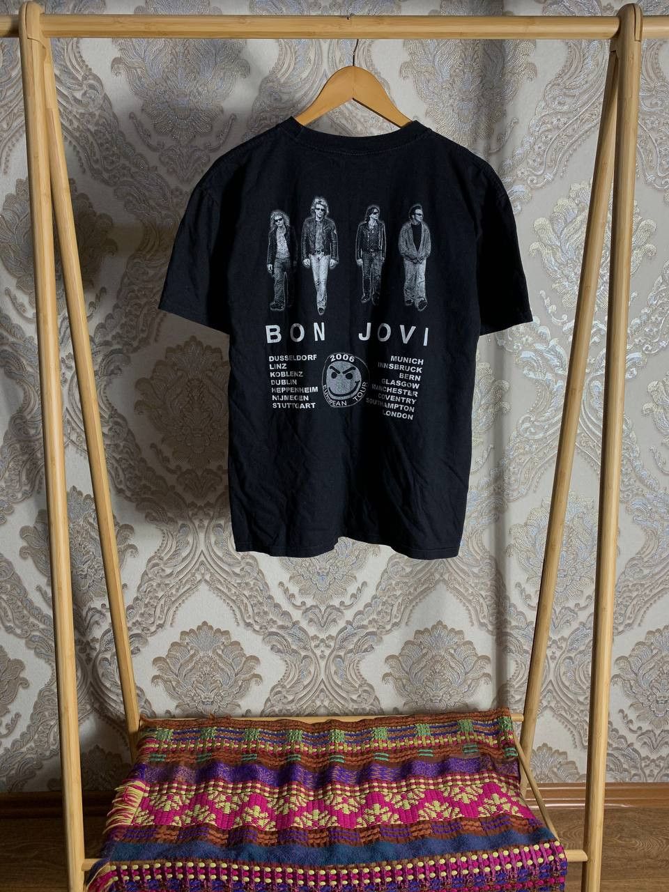 Band Tees Vintage Hunder Bon Jovi Rock T-shirt Retro Tour Y2K 90s Size US L / EU 52-54 / 3 - 6 Thumbnail