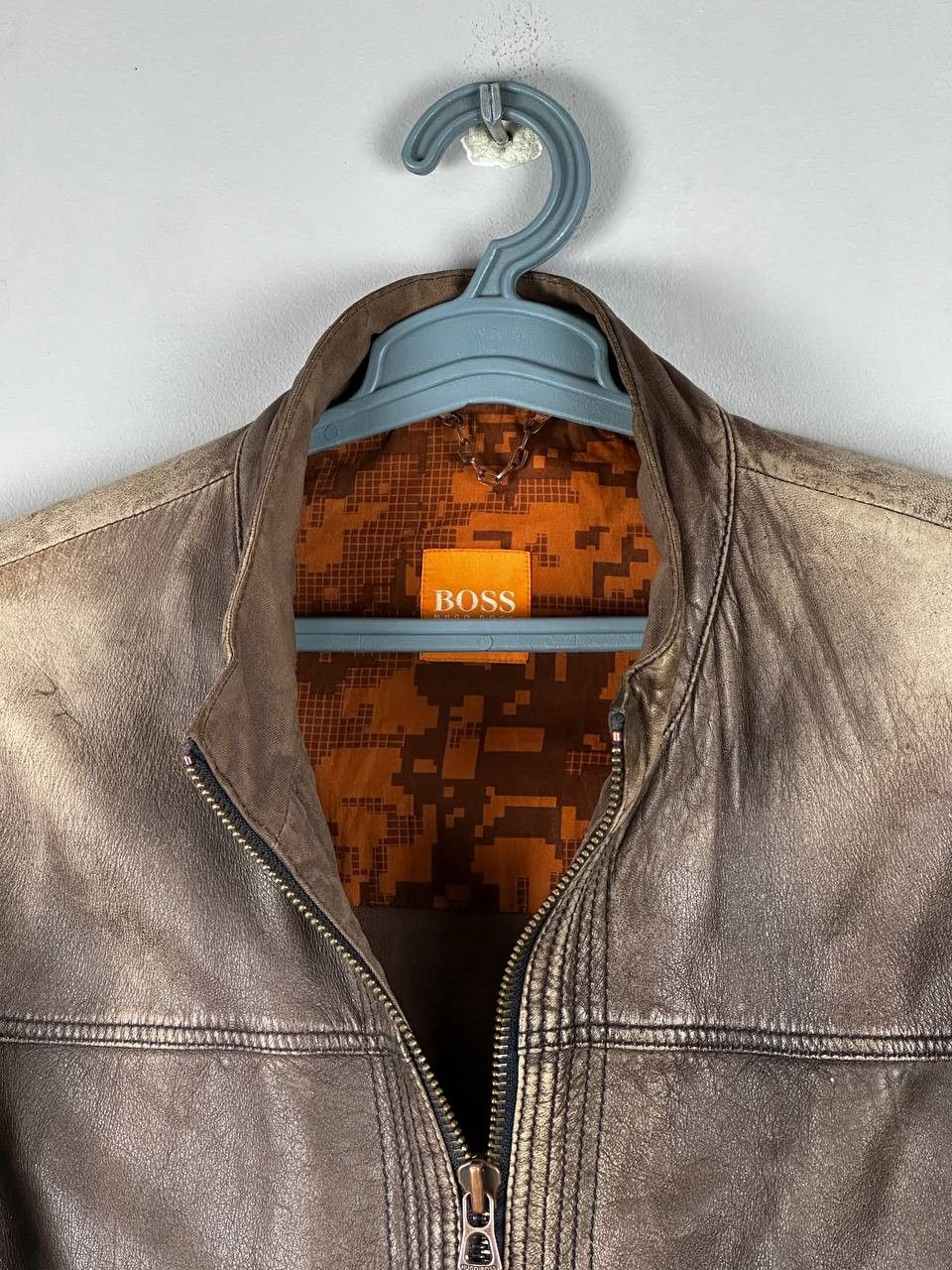 Hugo Boss Vintage Hugo Boss Faded Leather Brown Jacket Size US L / EU 52-54 / 3 - 4 Thumbnail