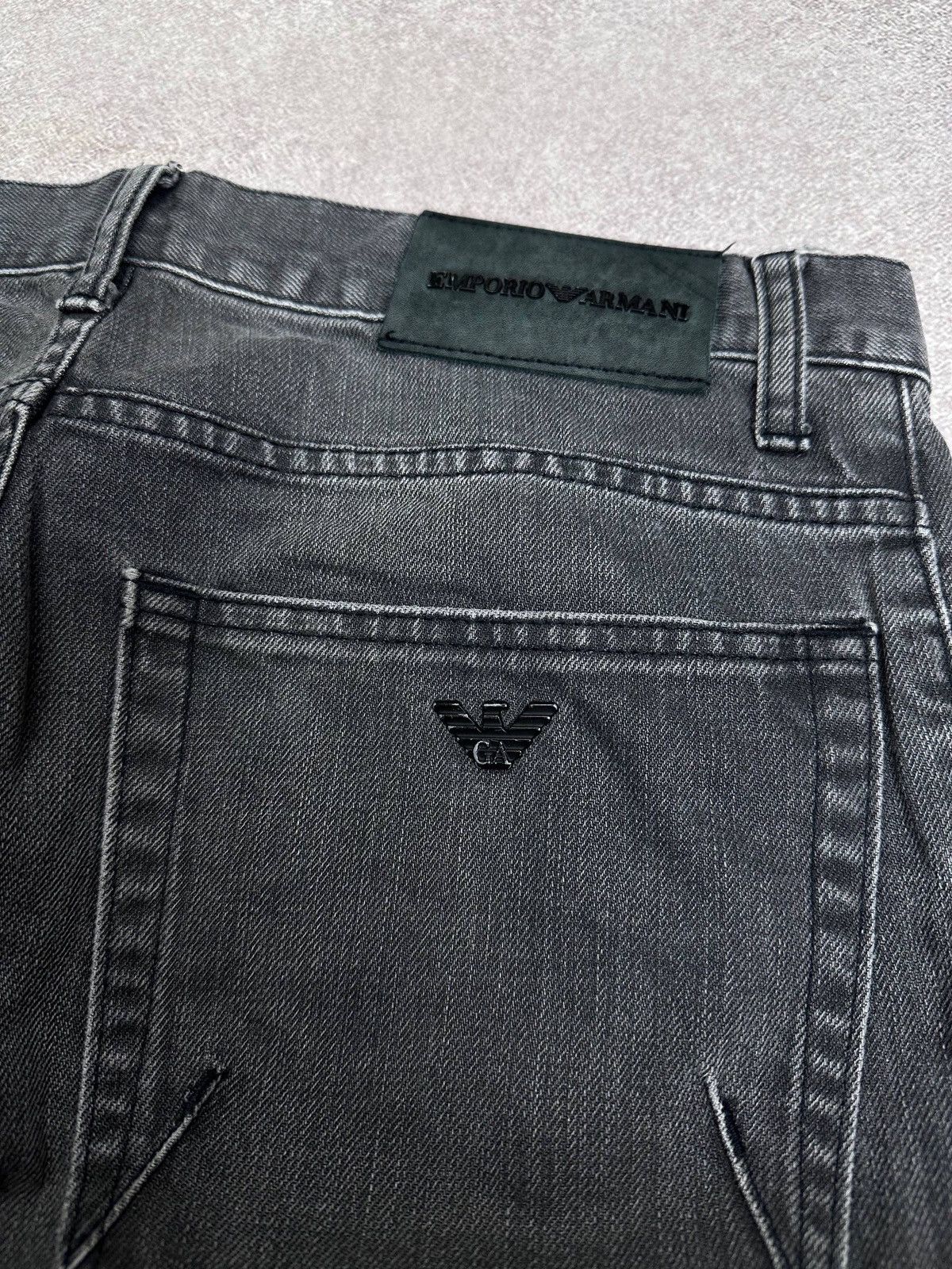 Emporio Armani Vintage Emporio Armani Metal Logo Grey Baggy Jeans Rare 30 Size US 30 / EU 46 - 4 Thumbnail