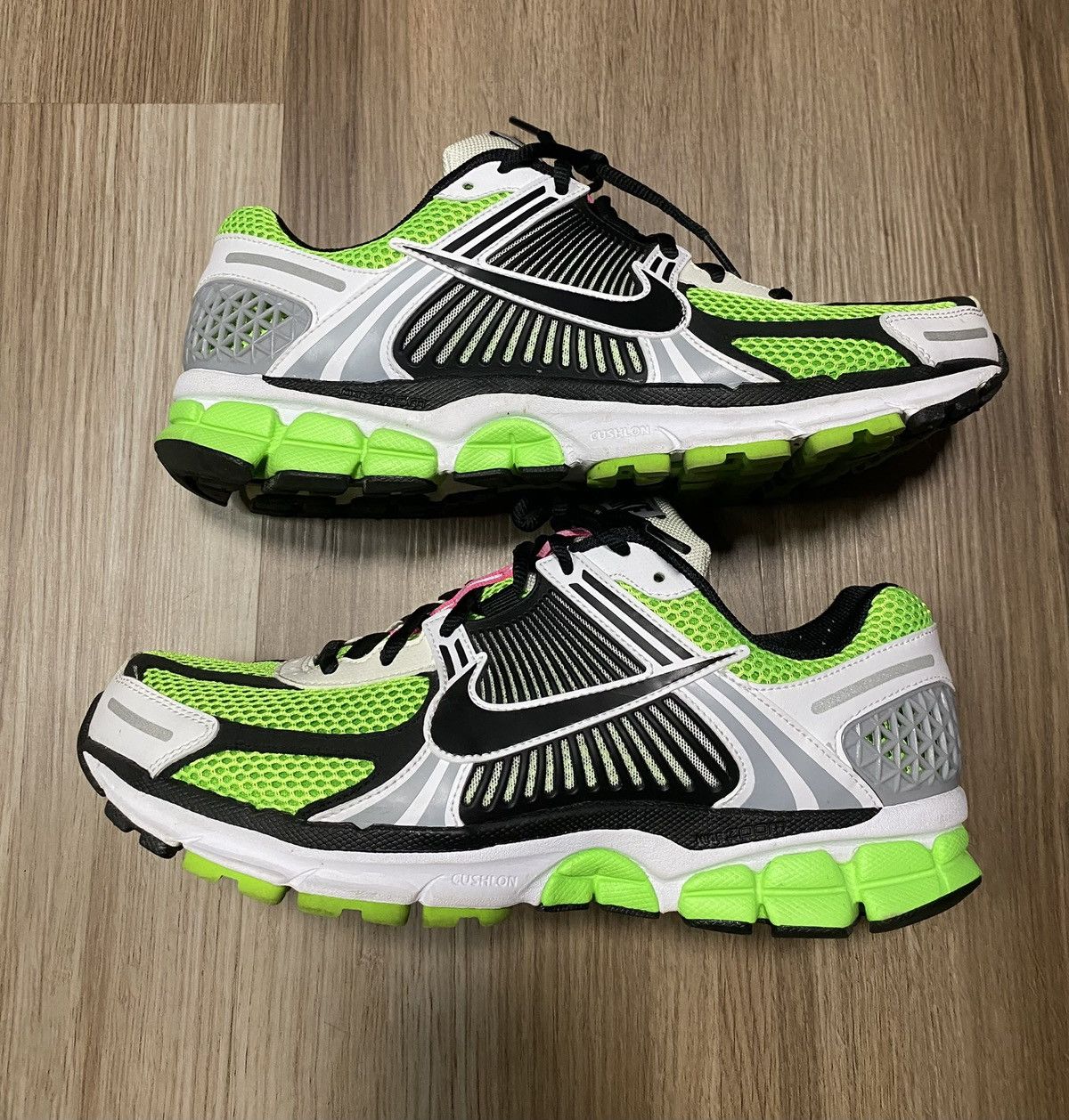 Mens Size 10 Nike Air Zoom Vomero SE SP Electric Green