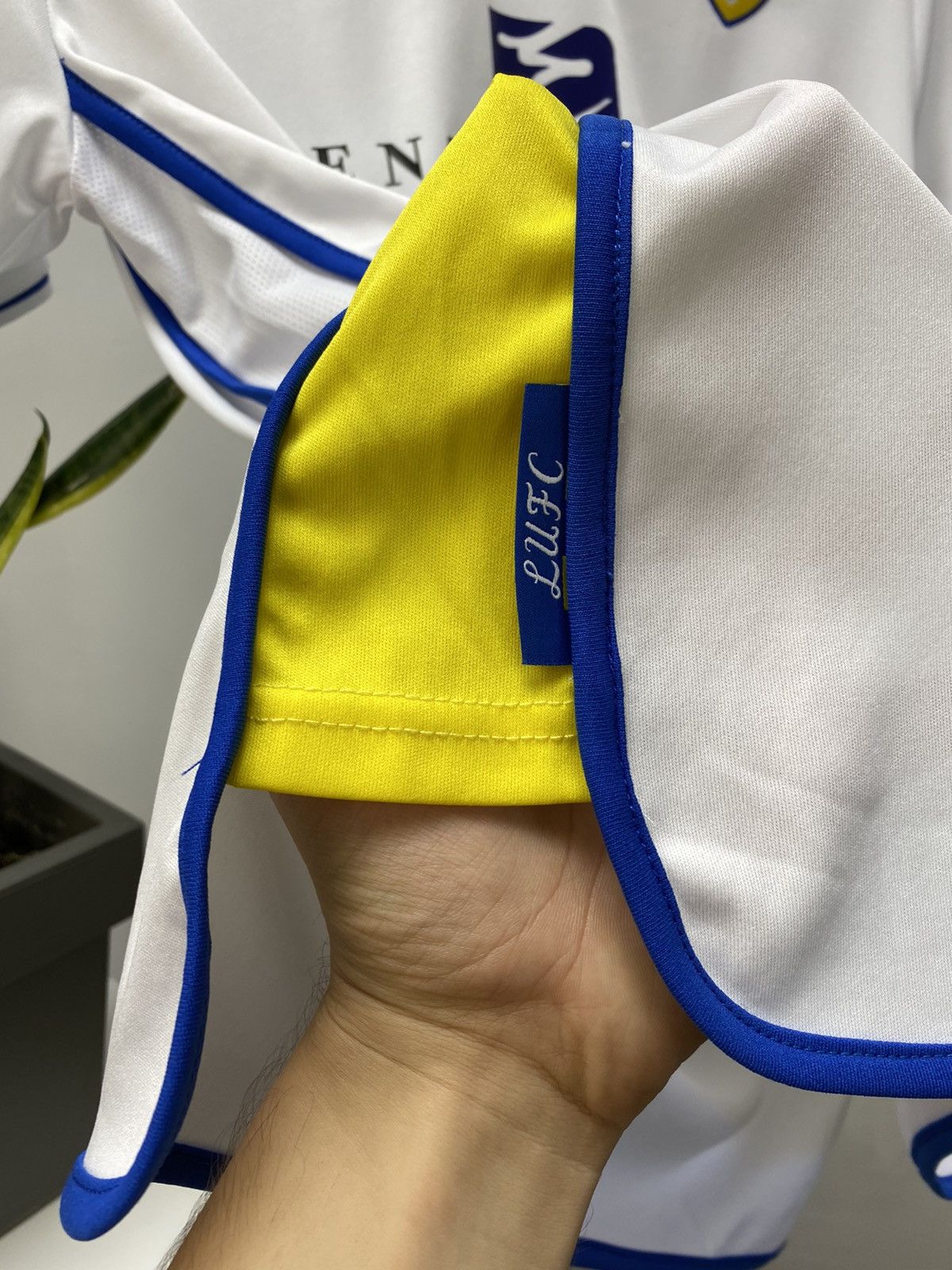 Macron × Vintage Leeds United 2013 2014 Home Soccer Jersey Size US S / EU 44-46 / 1 - 5 Thumbnail