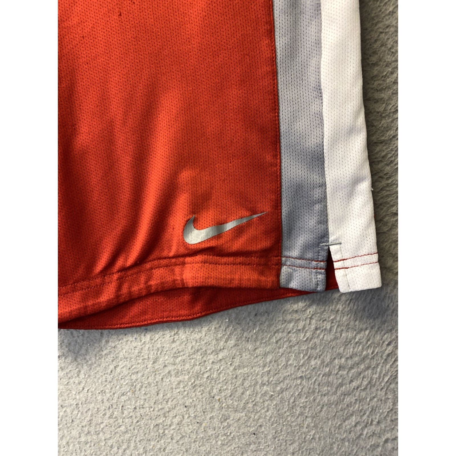 Nike Nike Shorts Basketball Men Medium Red Athletic Performance 90s? (Note: The user asked to output new title only; ensure no extraneous text.) Size US 31 - 2 Thumbnail