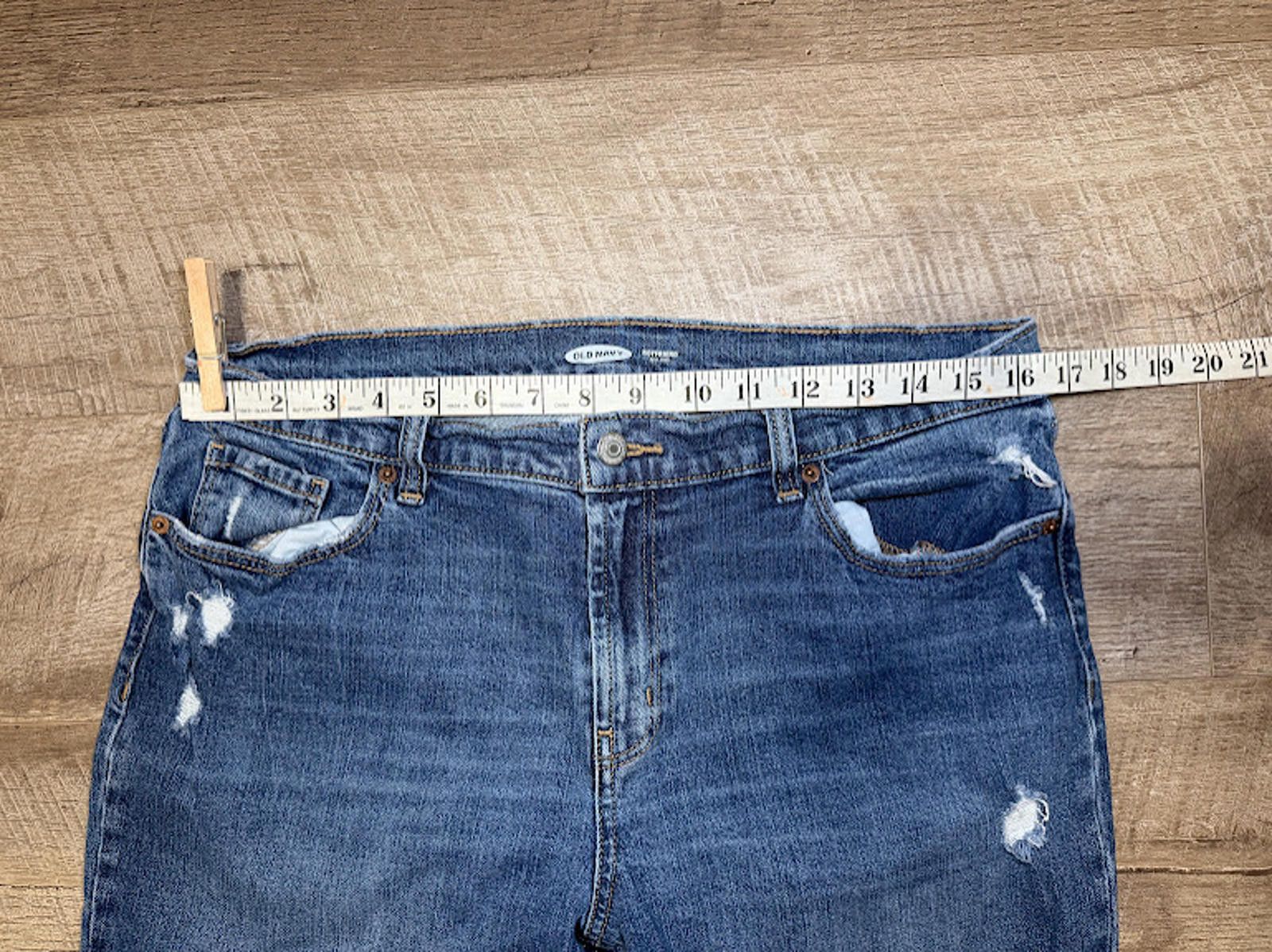 Old Navy Old Navy Mid-Rise Boyfriend Straight Ripped Cut-Off Jeans Size 32" / US 10 / IT 46 - 7 Thumbnail