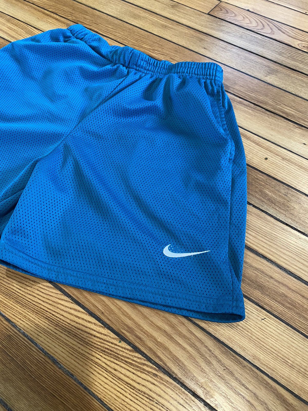 Nike vintage Nike mesh shorts Medium Size US 32 / EU 48 - 2 Thumbnail