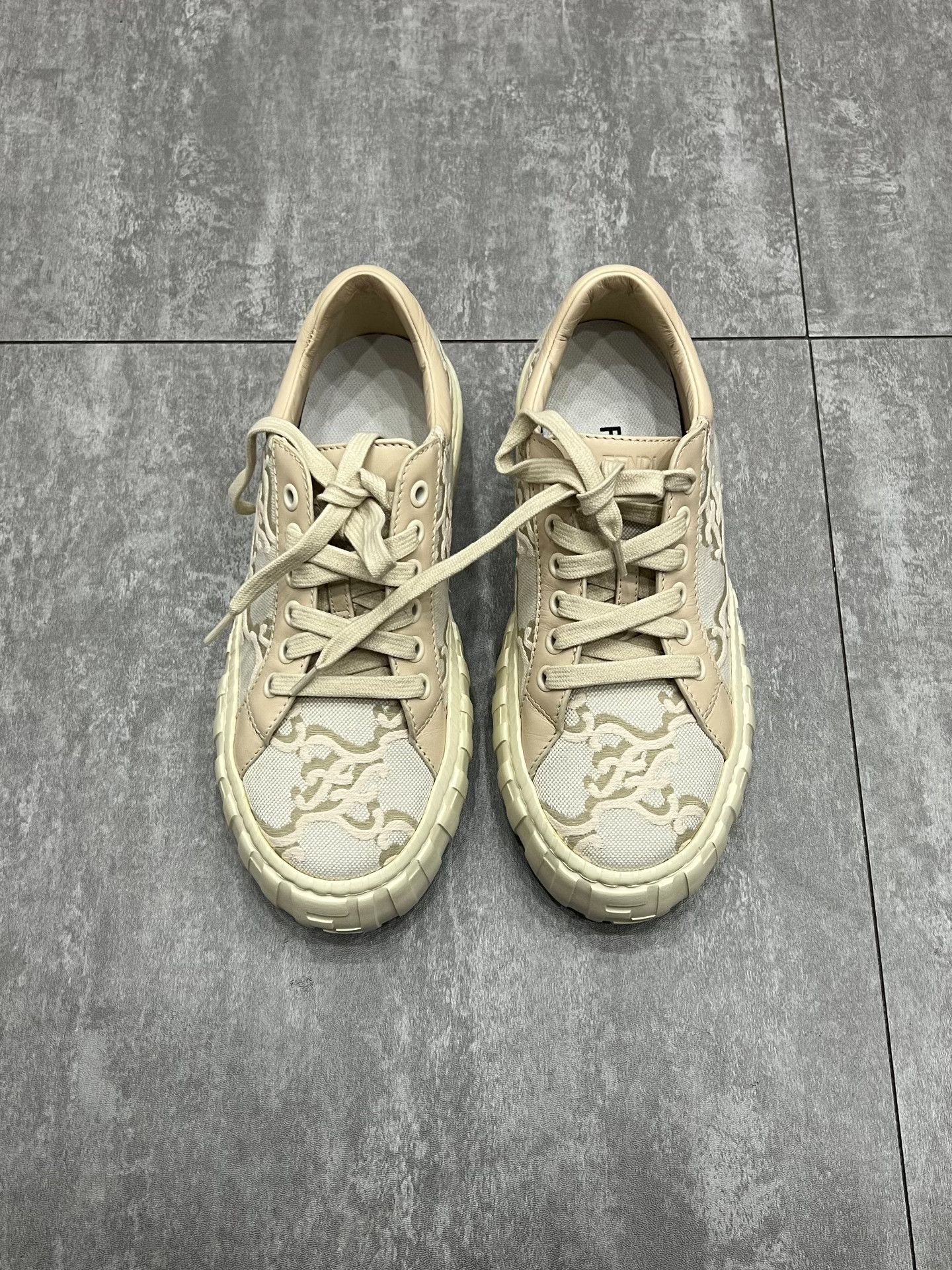 Fendi Fendi Lowtop Sneakers us_6 Women Size US 6 / IT 36 - 1 Thumbnail