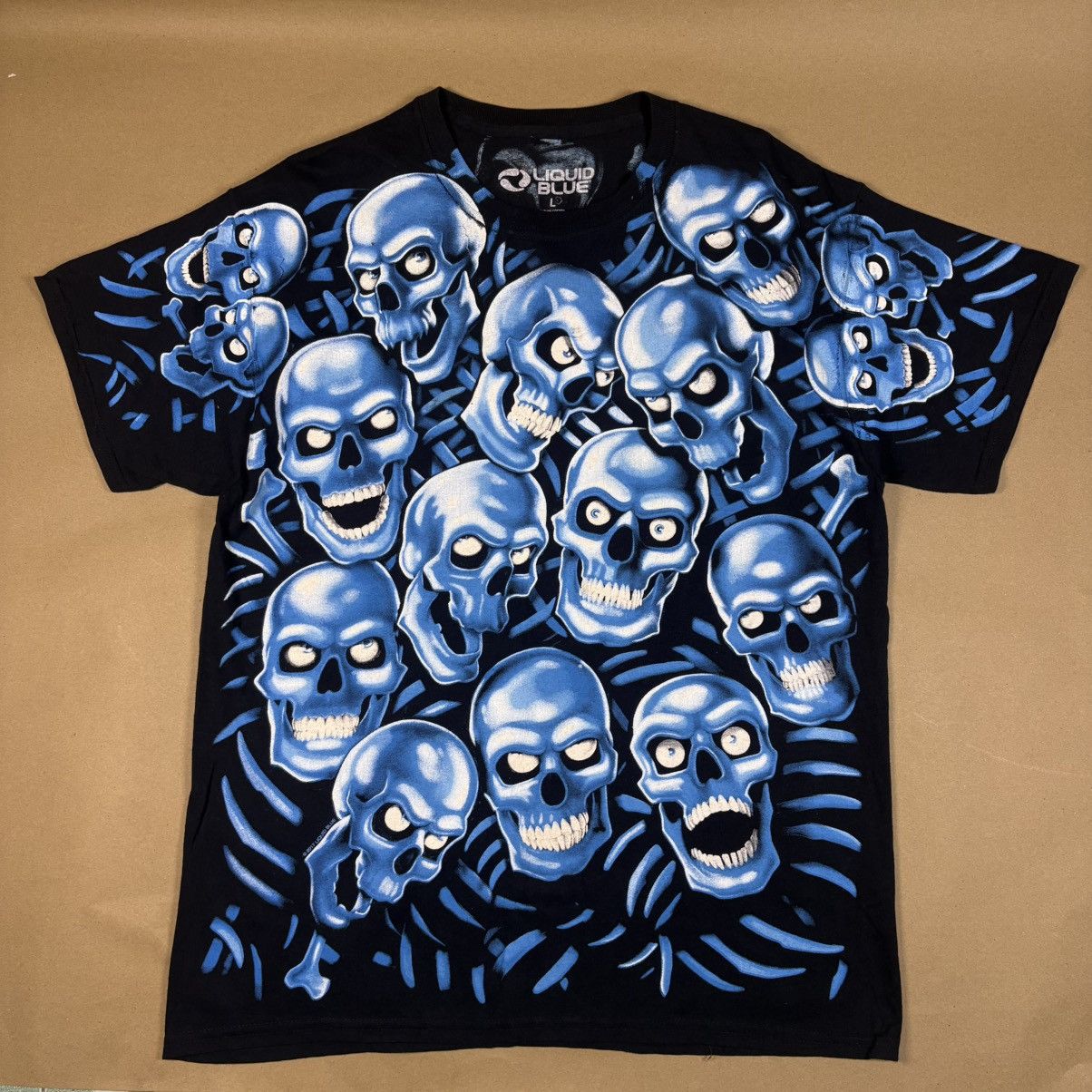 Liquid Blue Liquid blue 2017 skull pile all over print shirt mens Size US S / EU 44-46 / 1 - 1 Thumbnail