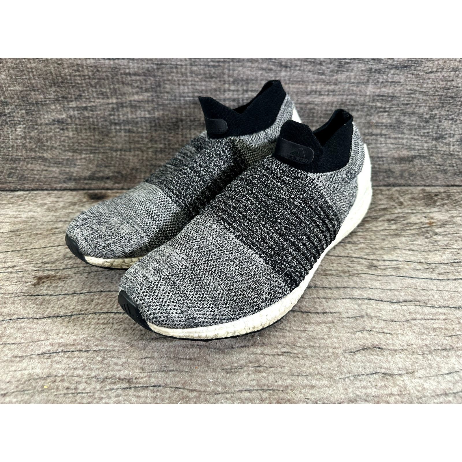 Adidas ultra boost laceless oreo best sale