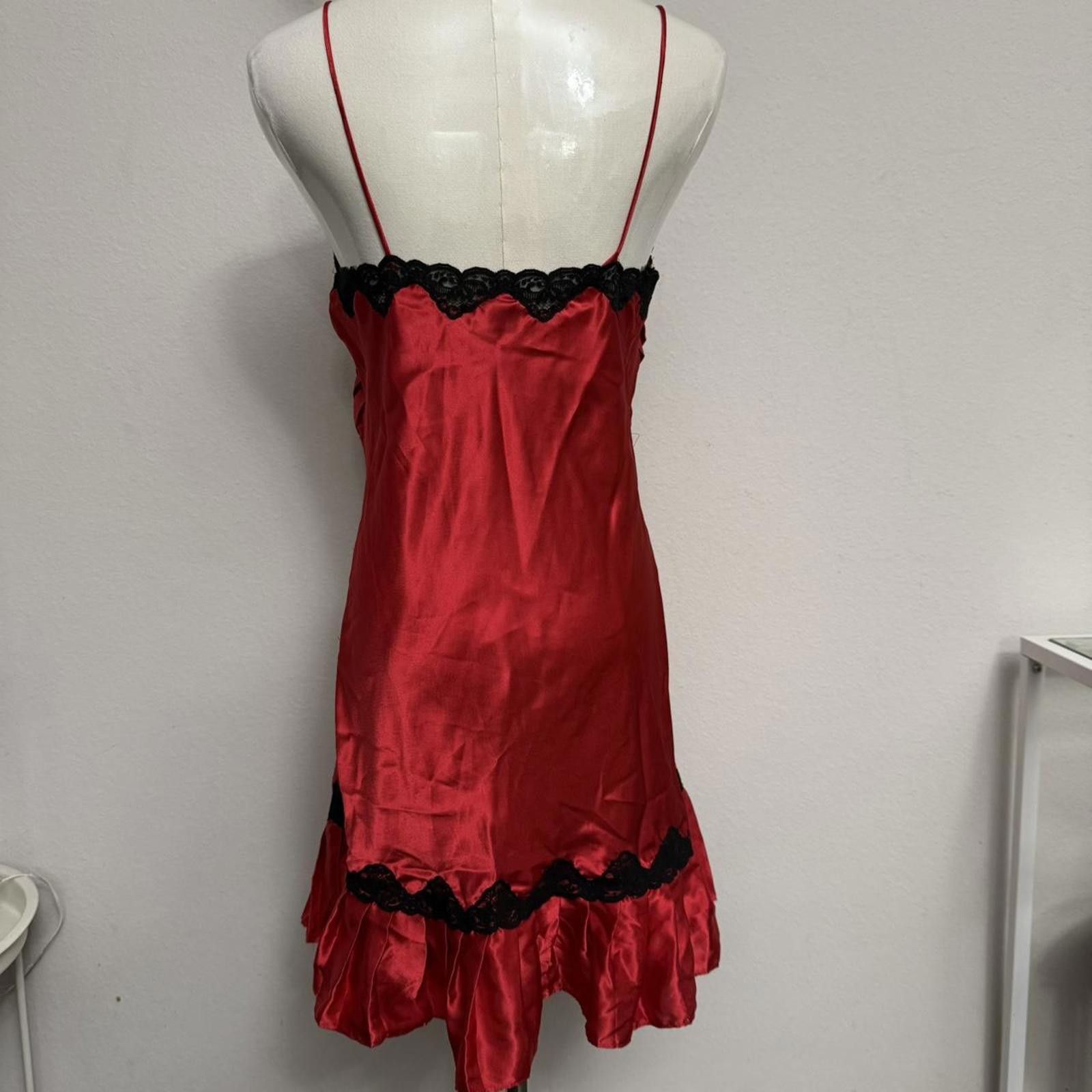 Designer Vintage red and black lace slip Victoria secret lingerie Size M / US 6-8 / IT 42-44 - 2 Thumbnail
