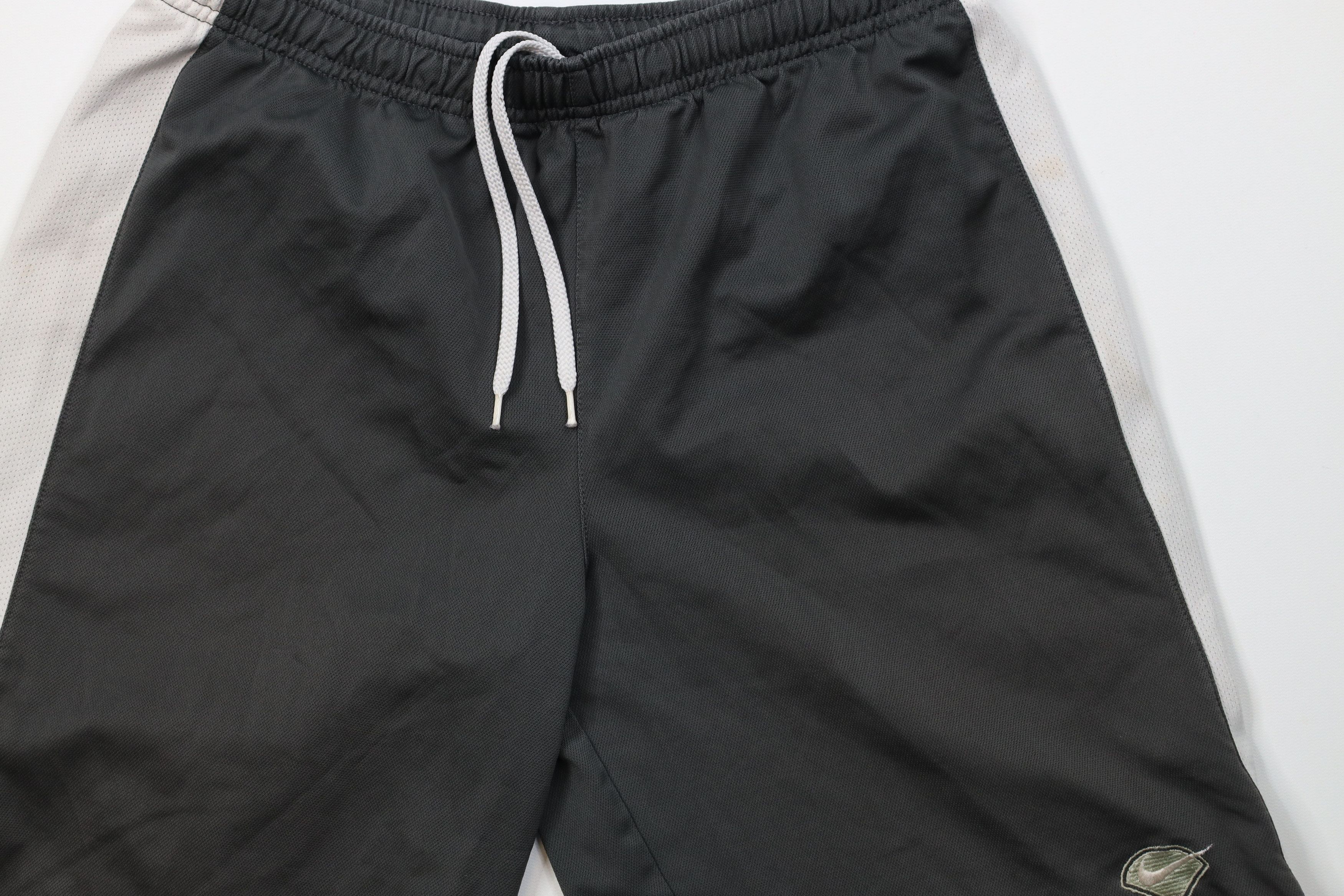 Nike Vintage Nike Baseball Travis Scott Mini Swoosh Shorts Gray Size US 30 / EU 46 - 3 Thumbnail