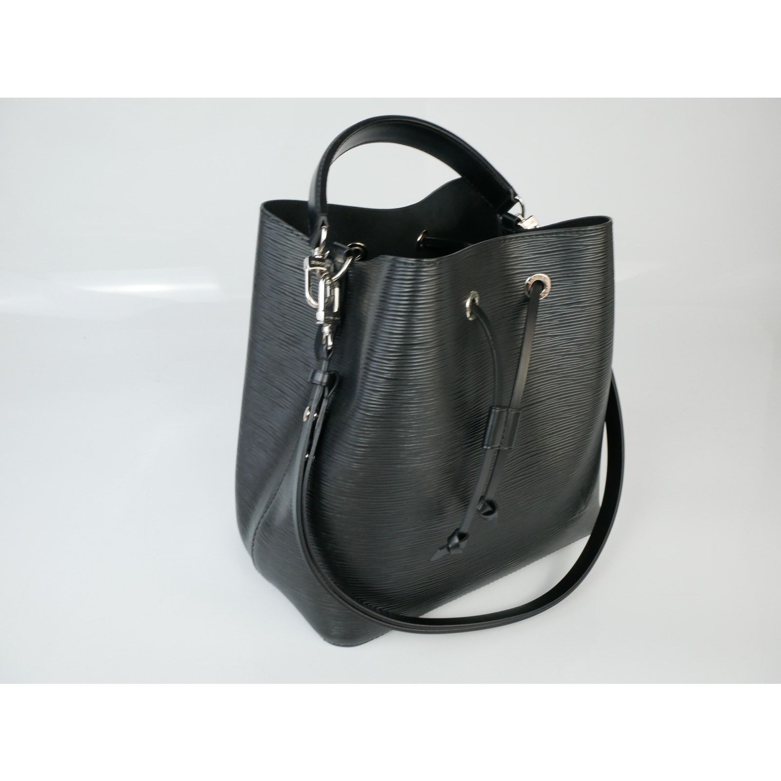 Louis Vuitton Louis Vuitton Black Epi NeoNoe MM Size ONE SIZE - 8 Thumbnail