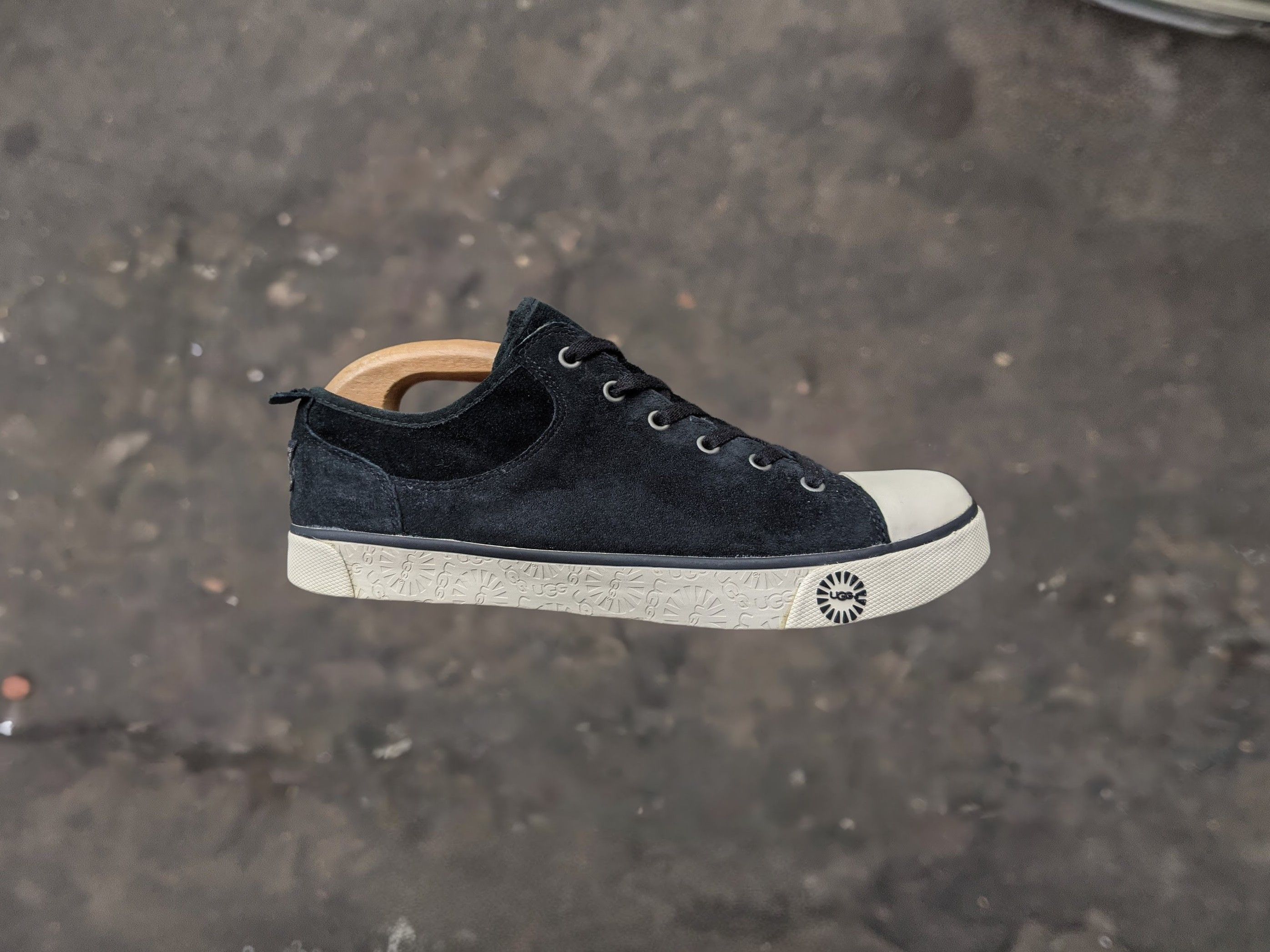 Ugg UGG Australia Evera Womans Sneakers Converse DC Shoes Vans Size US 8 / IT 38 - 1 Thumbnail