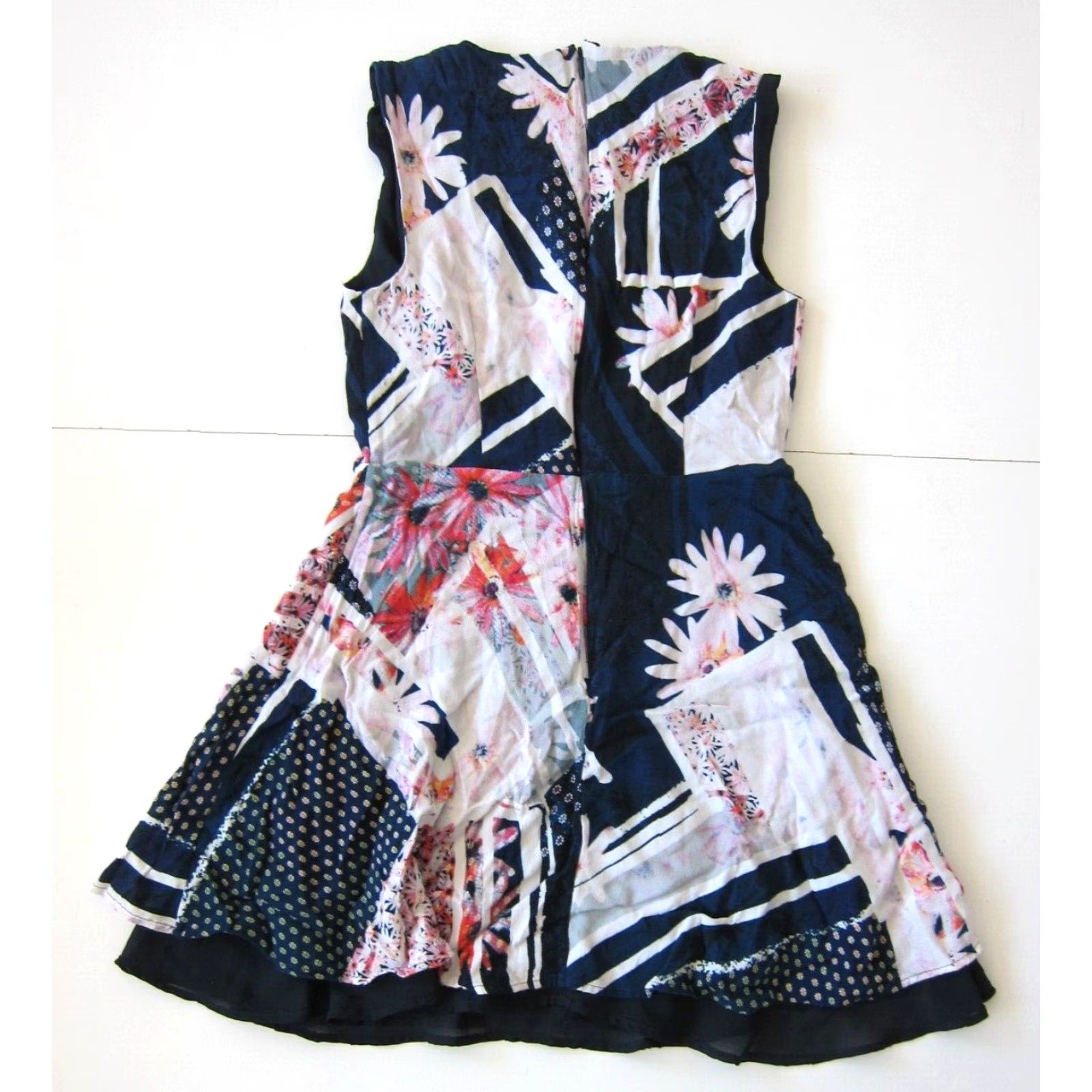 French Connection French Connection Shirt Women 8 Pink Floral Sun Dress Knee Length Lined Sundress Tank Dress 100% Rayon Sheath A-Line Style 8 Size M / US 6-8 / IT 42-44 - 2 Thumbnail