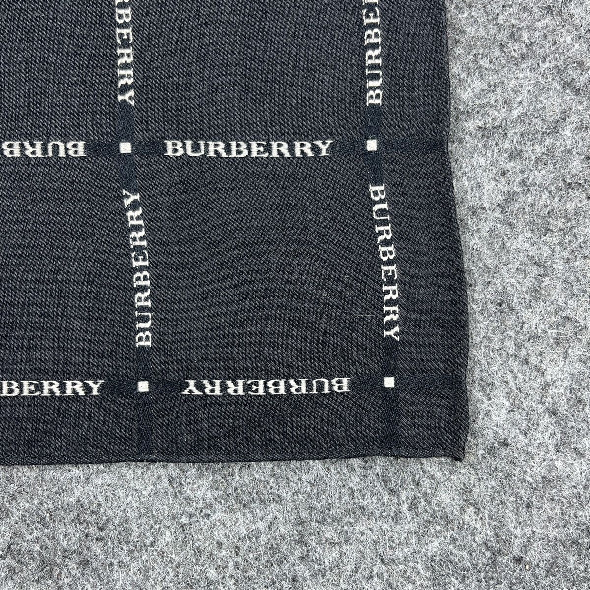Burberry Burberry Handkerchief / Bandana / Neckerchief B1813 Size ONE SIZE - 2 Thumbnail