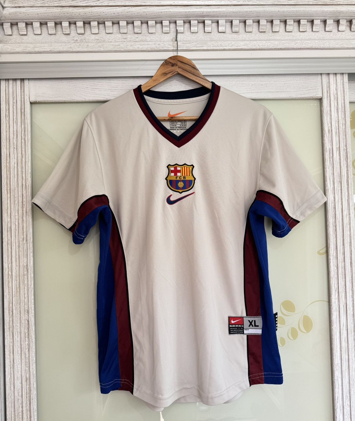 Nike Vintage Guardiola #4 Barcelona 1998-2001 Away Soccer Jersey Size US XL / EU 56 / 4 - 2 Thumbnail