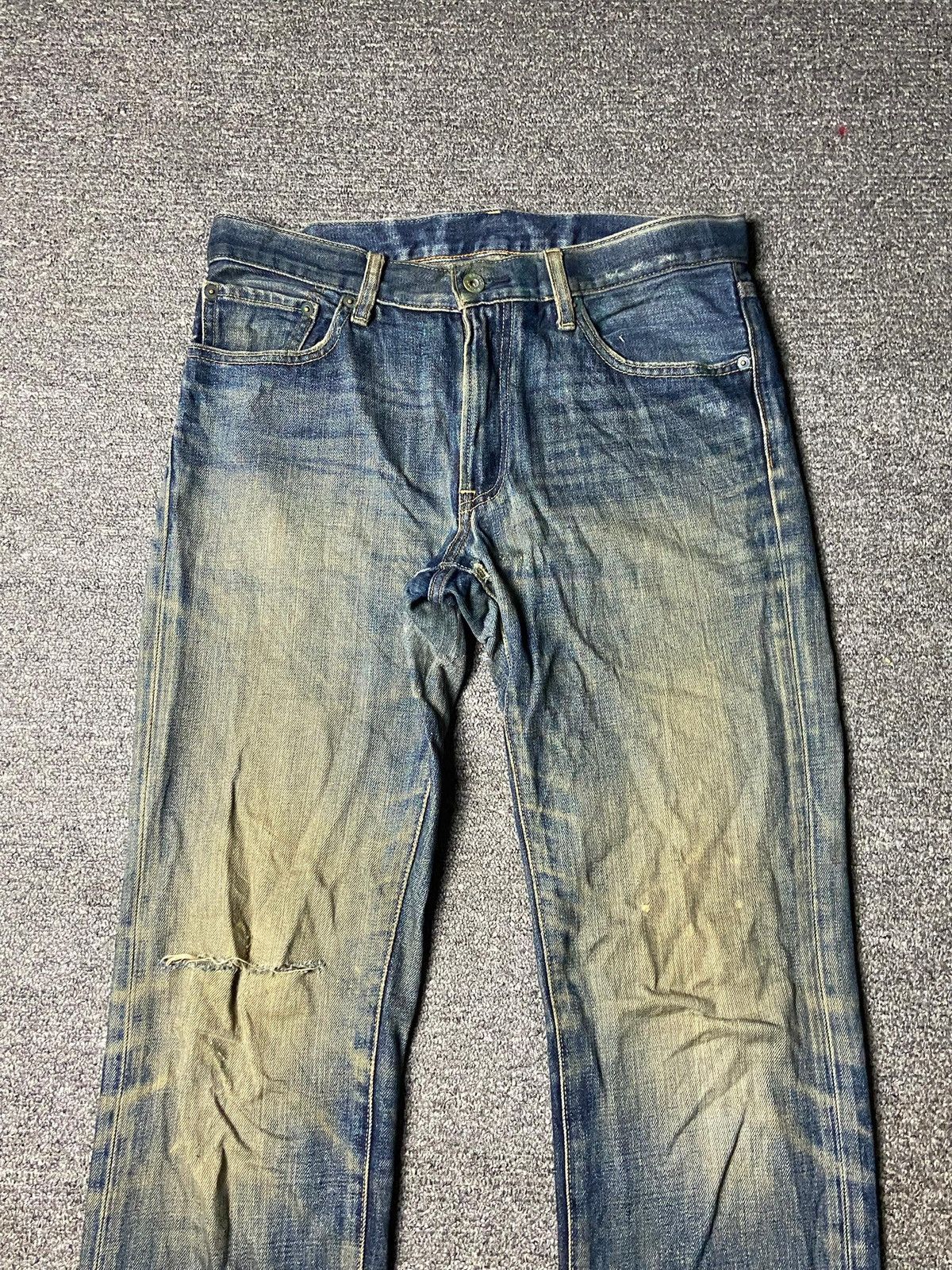 Uniqlo Uniqlo Distressed Denim Ripped Jeans (148) Size US 33 - 11 Thumbnail