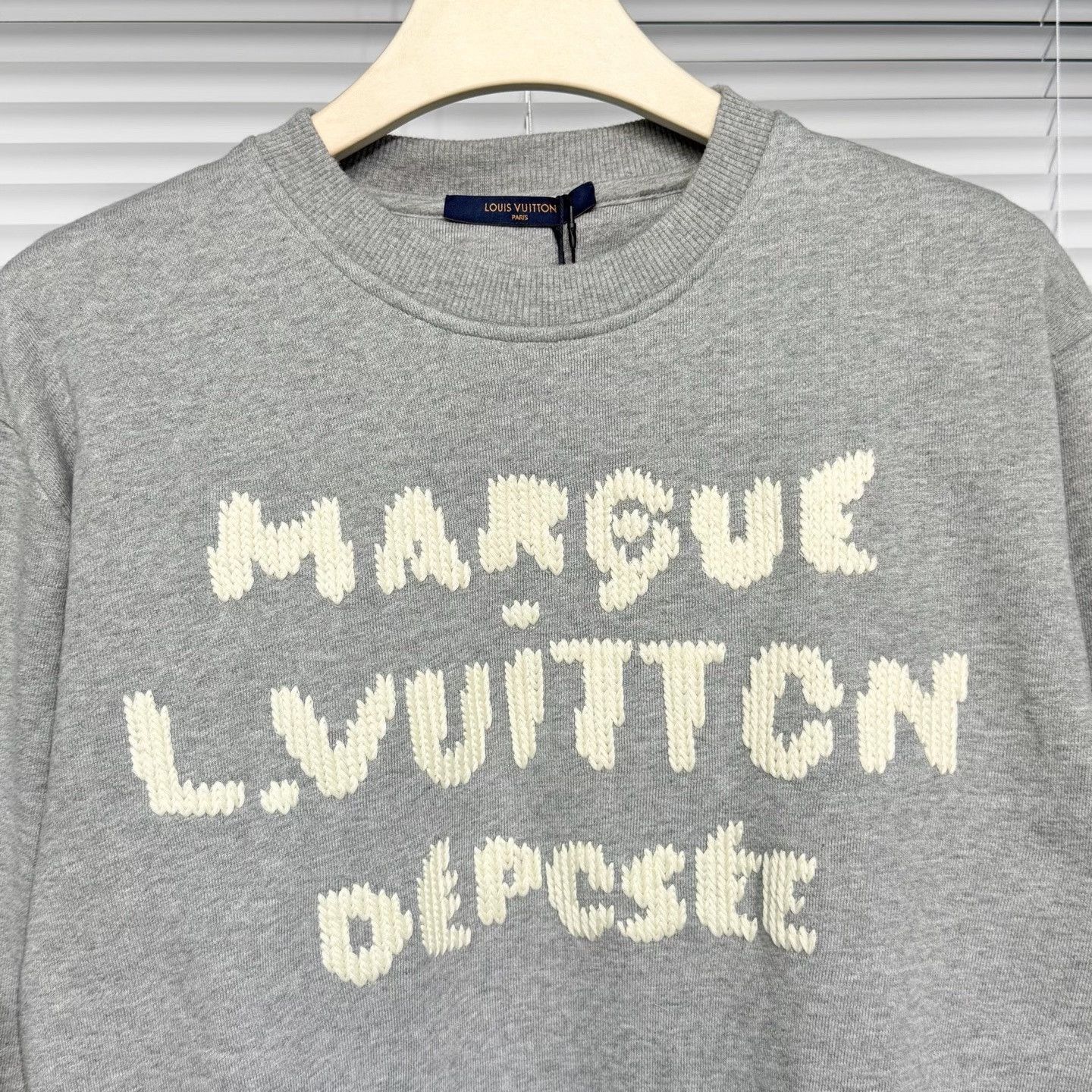 Louis Vuitton Louis Vuitton M Gray Logo Hoodie Size US M / EU 48-50 / 2 - 3 Thumbnail