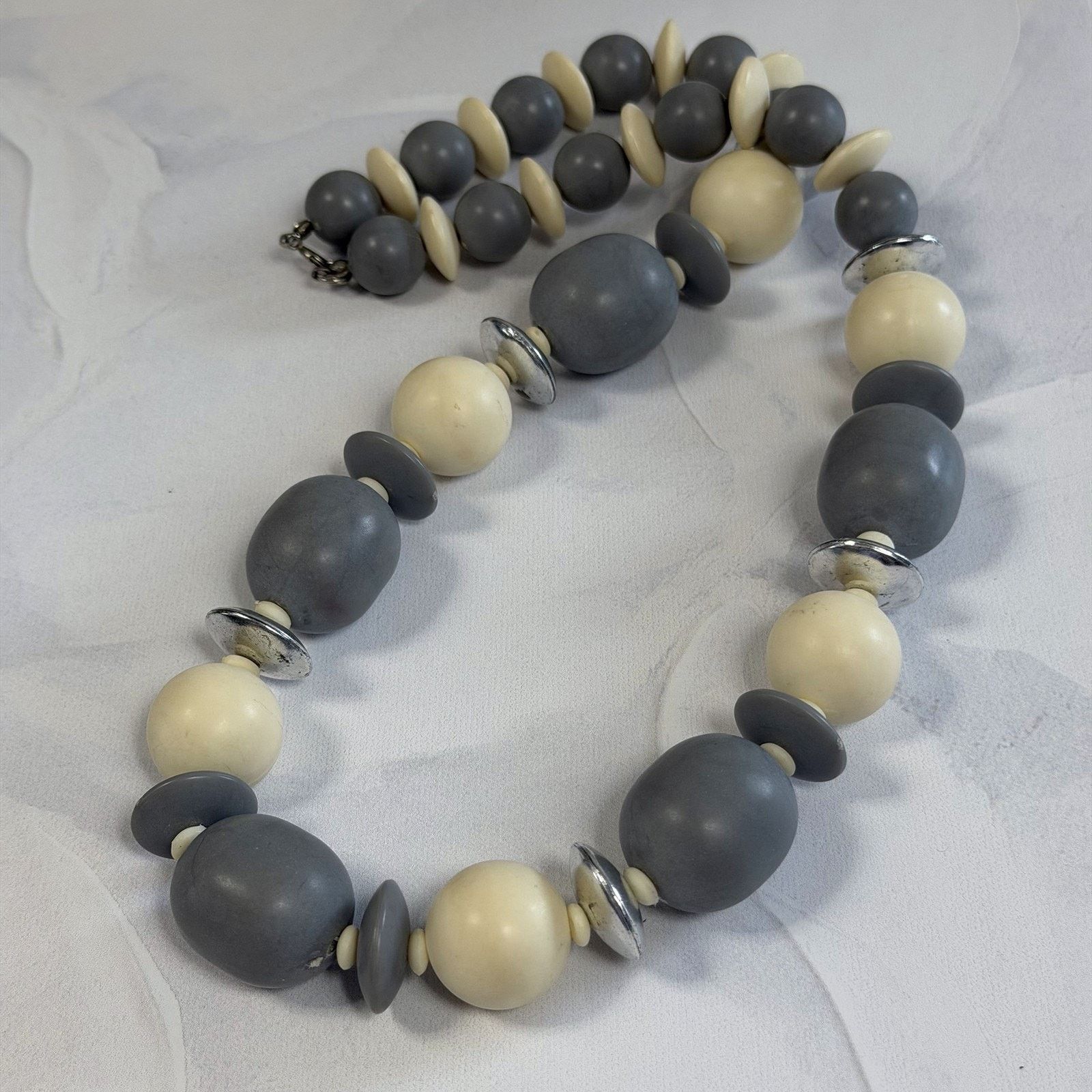 Vintage VTG 1980s Chunky Gray Silver & Cream Beaded 24" Necklace Size ONE SIZE - 7 Thumbnail