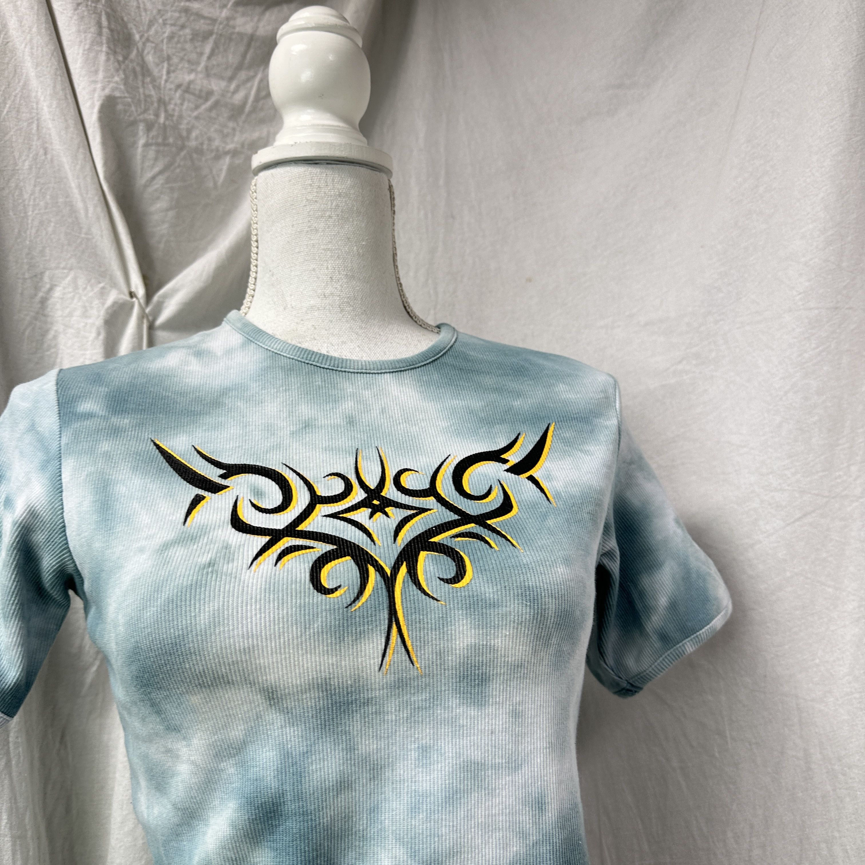 Vintage Vintage Streetwear Hip Hop Tie-Dye Tribal T-shirt 00s Size US S / EU 44-46 / 1 - 5 Thumbnail