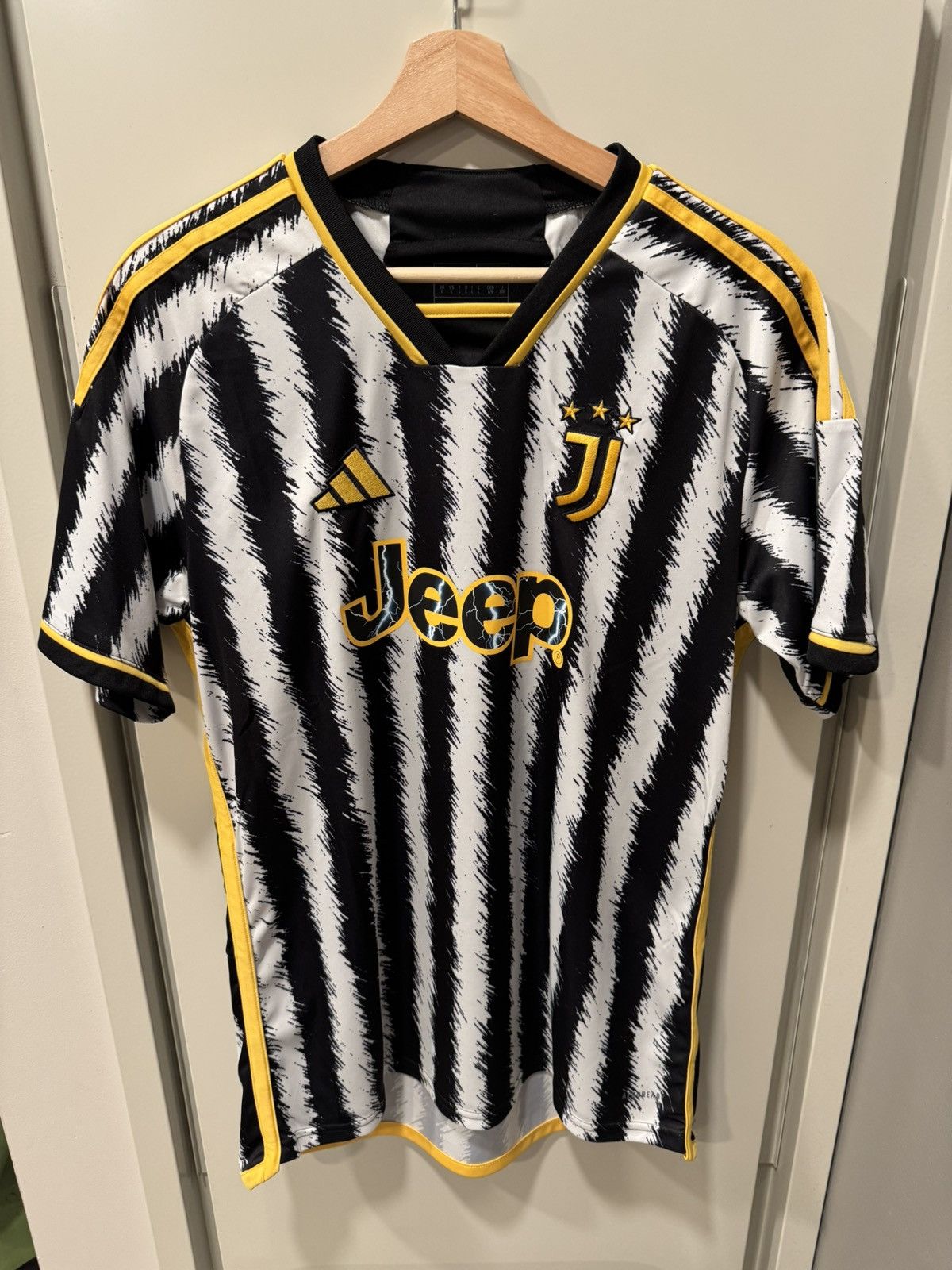 Adidas Juventus home jersey Size US L / EU 52-54 / 3 - 1 Thumbnail