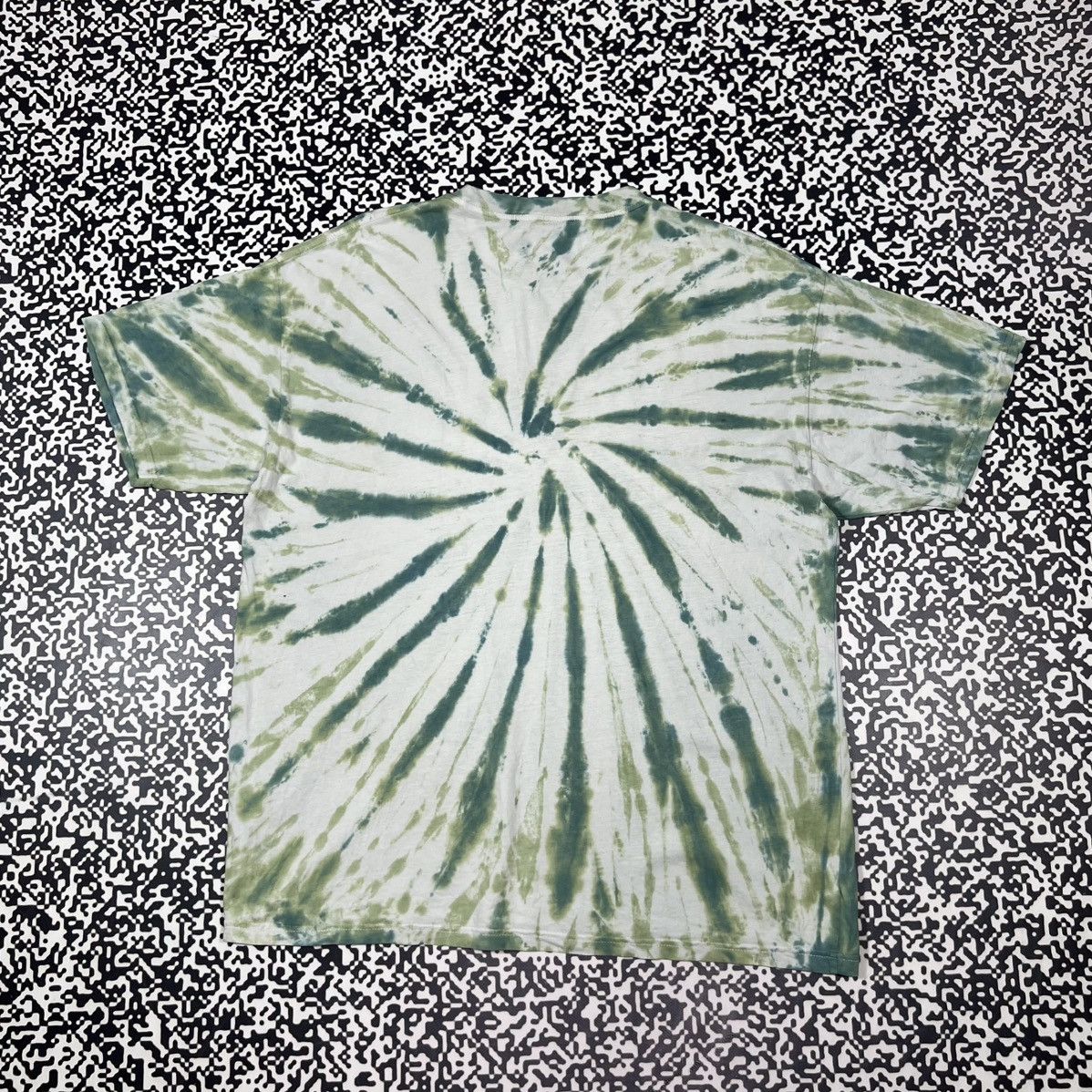Band Tees Vintage Y2K The Murlocs Loopholes Tie Dye Band Rock T-shirt Size US XL / EU 56 / 4 - 9 Thumbnail