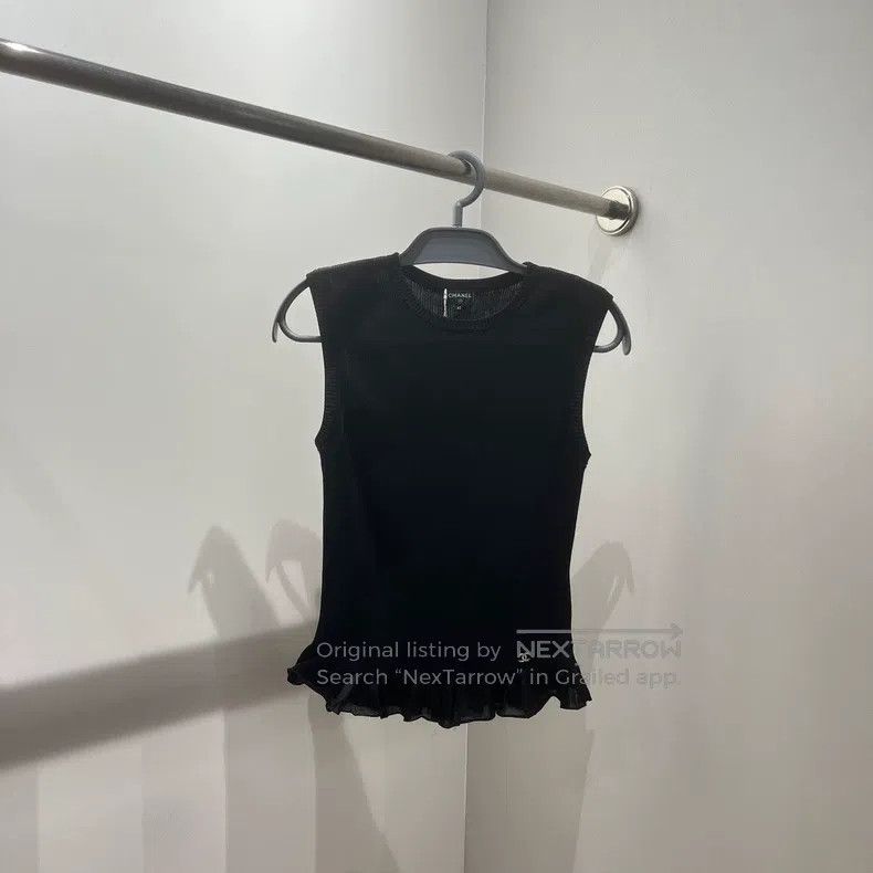 Chanel Chanel Small logo silk sleeveless vest Size S / US 4 / IT 40 - 1 Thumbnail