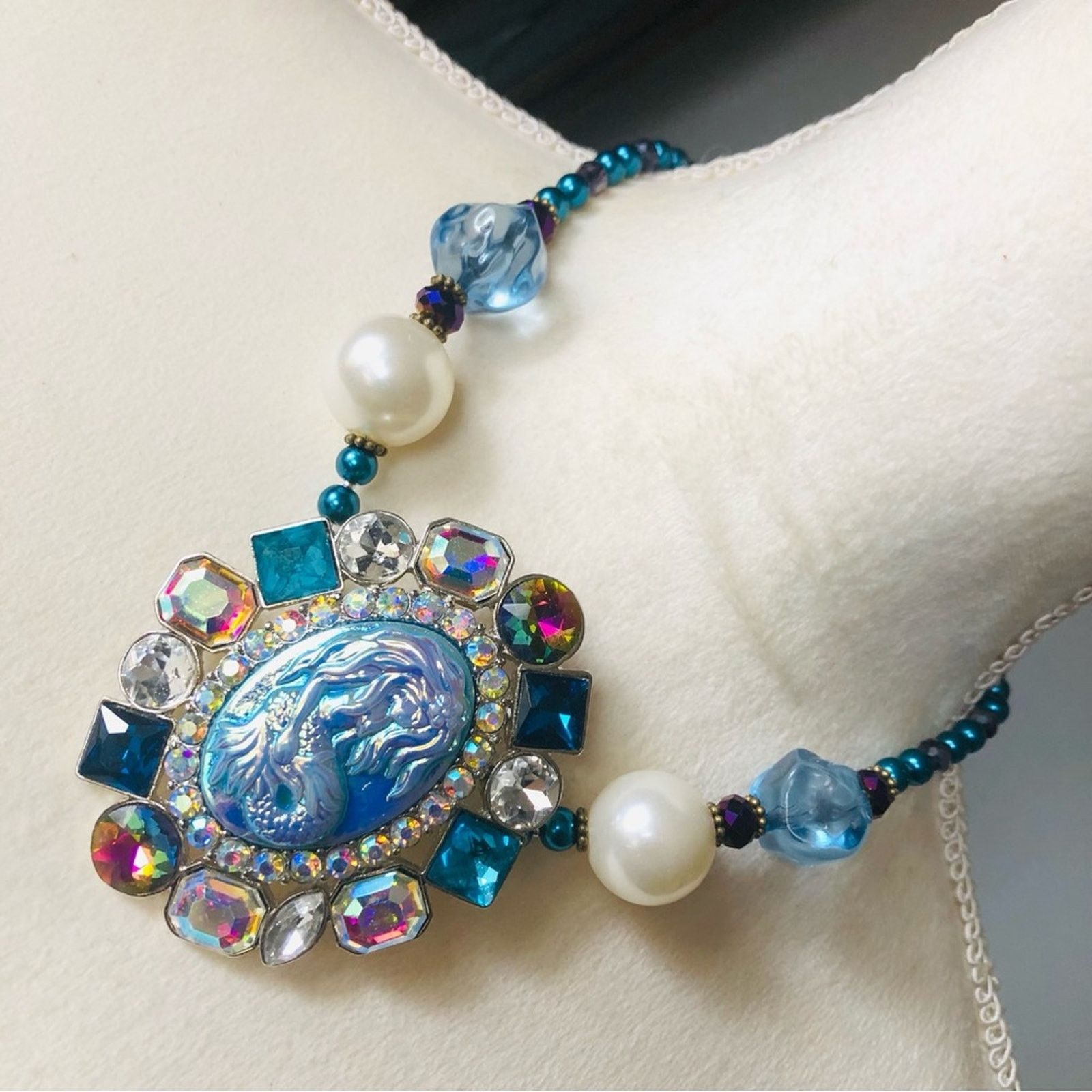 Handmade Handcrafted repurpose mermaid cameo stone Pearl necklace Size ONE SIZE - 1 Thumbnail