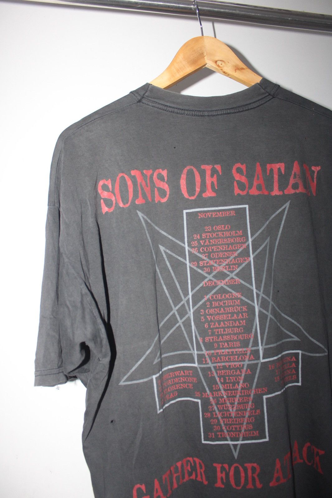 Vintage VINTAGE DIMMU BORGIR “SONS OF SATAN” EURO TOUR TEE Size US S / EU 44-46 / 1 - 8 Thumbnail