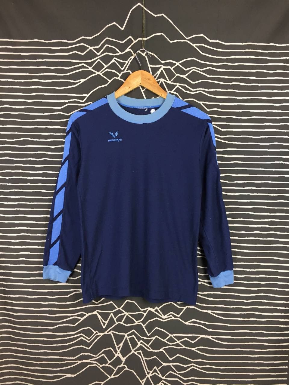 Sports Specialties × Vintage Vtg Reverse Side Tape Embroidered Logo Longsleeve Tee Size US S / EU 44-46 / 1 - 1 Thumbnail
