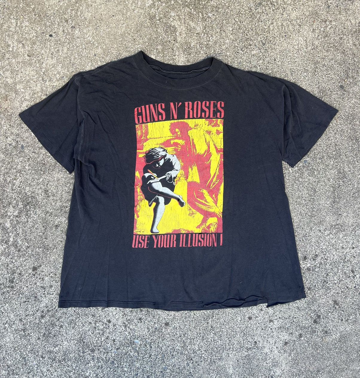 Vintage Vintage Single Stitch Guns N’ Roses “Use Your Illusion” Tee Size US L / EU 52-54 / 3 - 1 Thumbnail