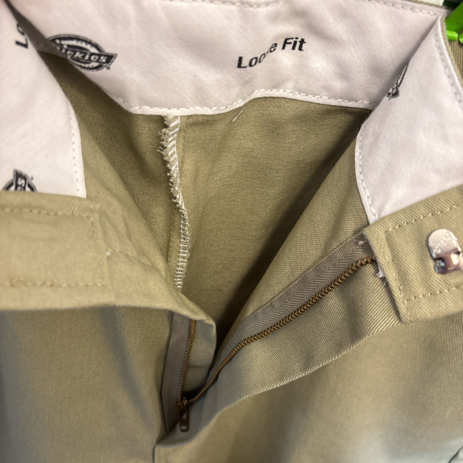 Dickies Vintage 2012 Tan Dickies baggy shorts never worn 40" chino Size US 40 / EU 56 - 4 Thumbnail