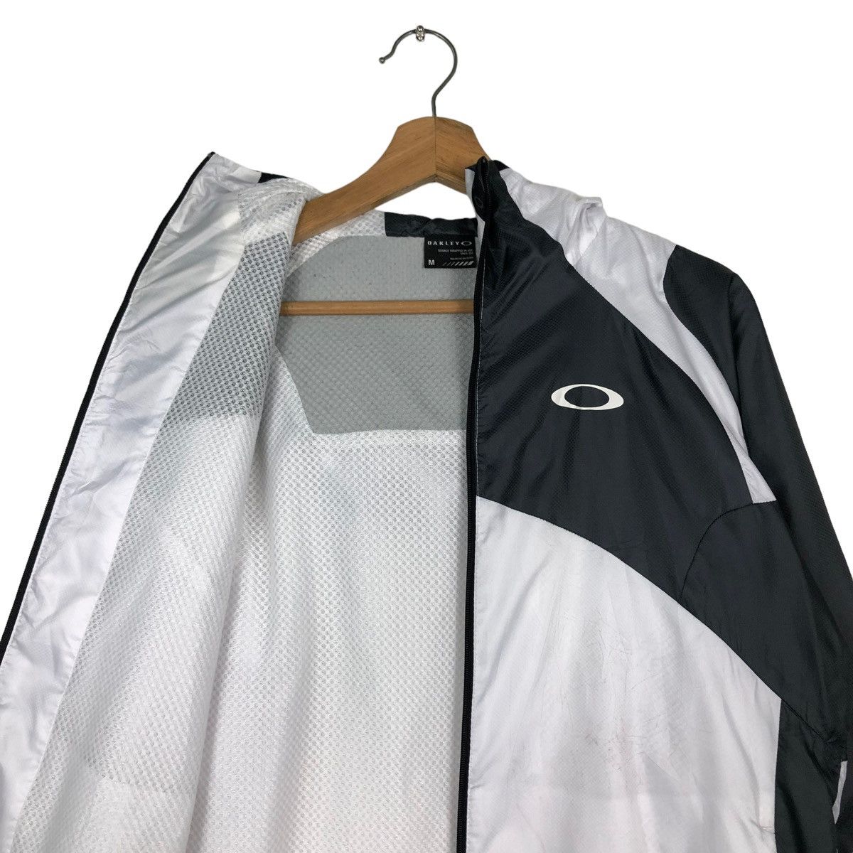 Oakley 🔥RUNNING JACKET ZIPPER LIGHT OAKLEY Size US M / EU 48-50 / 2 - 12 Thumbnail
