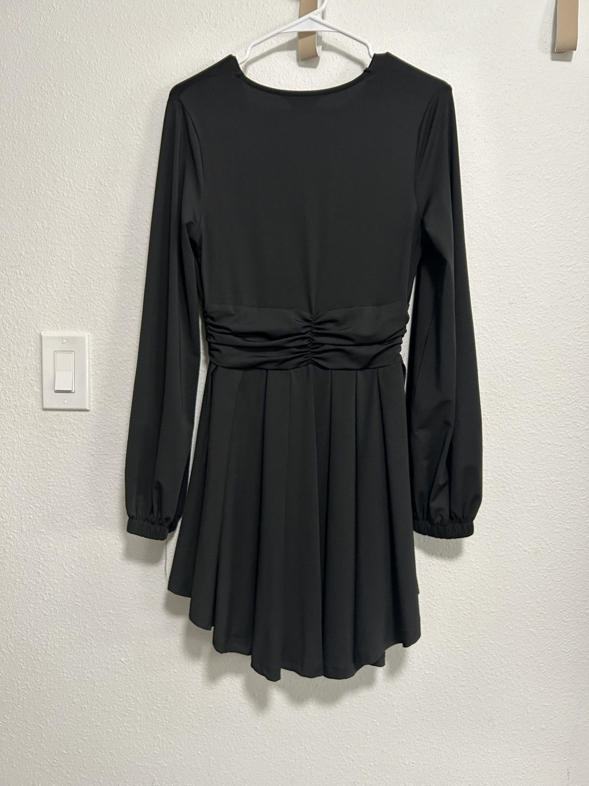 Other CHICME Women's plunge ruched waist long-sleeve mini dress Size M / US 6-8 / IT 42-44 - 2 Thumbnail