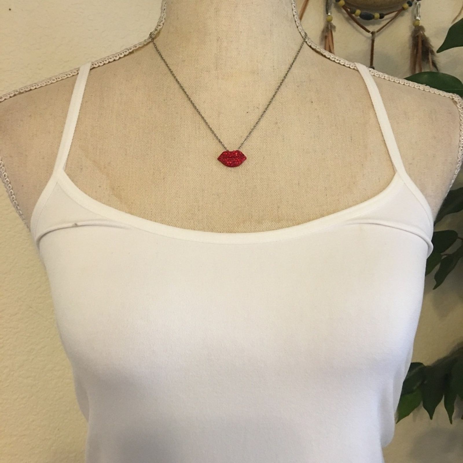 Jewelry Rhinestone red lips pendant on silver chain Size ONE SIZE - 3 Thumbnail