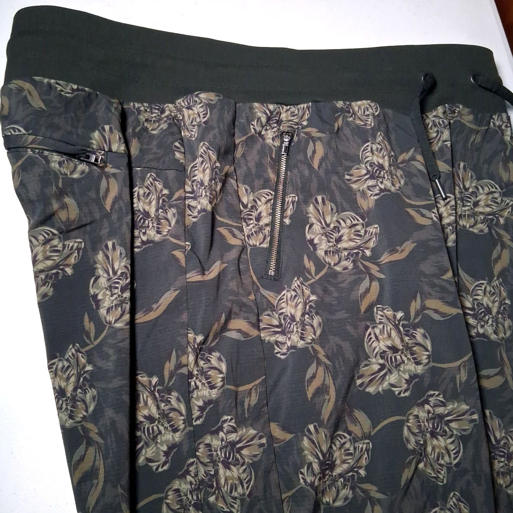 Athleta Athleta Jogger Pants Green Purple Floral Rip Stop Trekkie North 18 Women Size 40" / US 18 - 7 Thumbnail