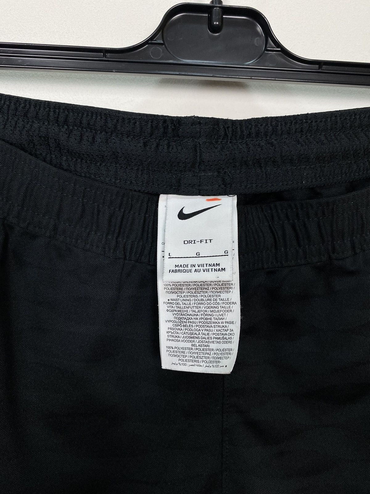 Vintage Chelsea Football Club Nike Training Shorts Size Large Black Size US 38 / EU 54 - 7 Thumbnail