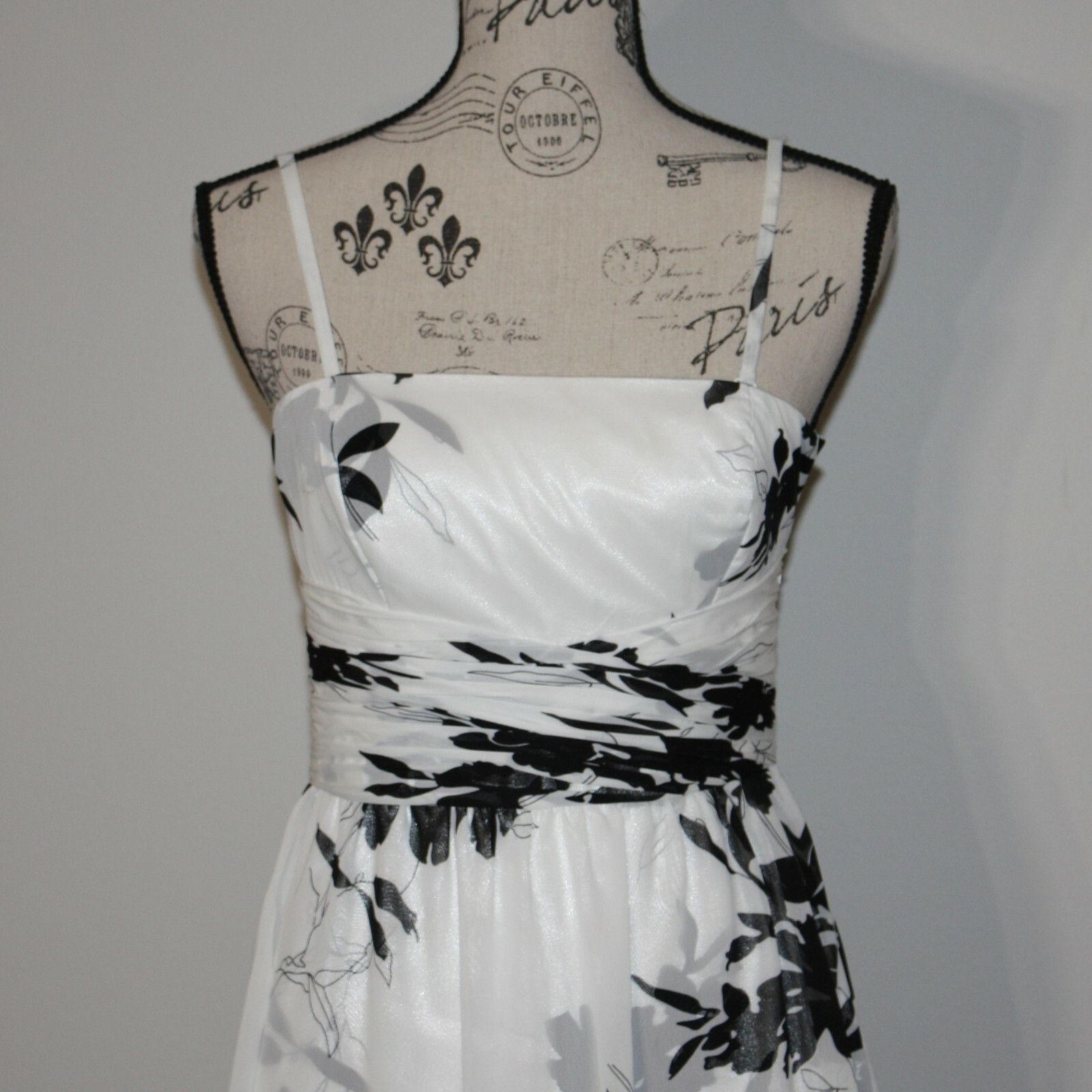 Ann Taylor White & Black Flower Floral Dress in size Petite 4 Size S / US 4 / IT 40 - 6 Thumbnail