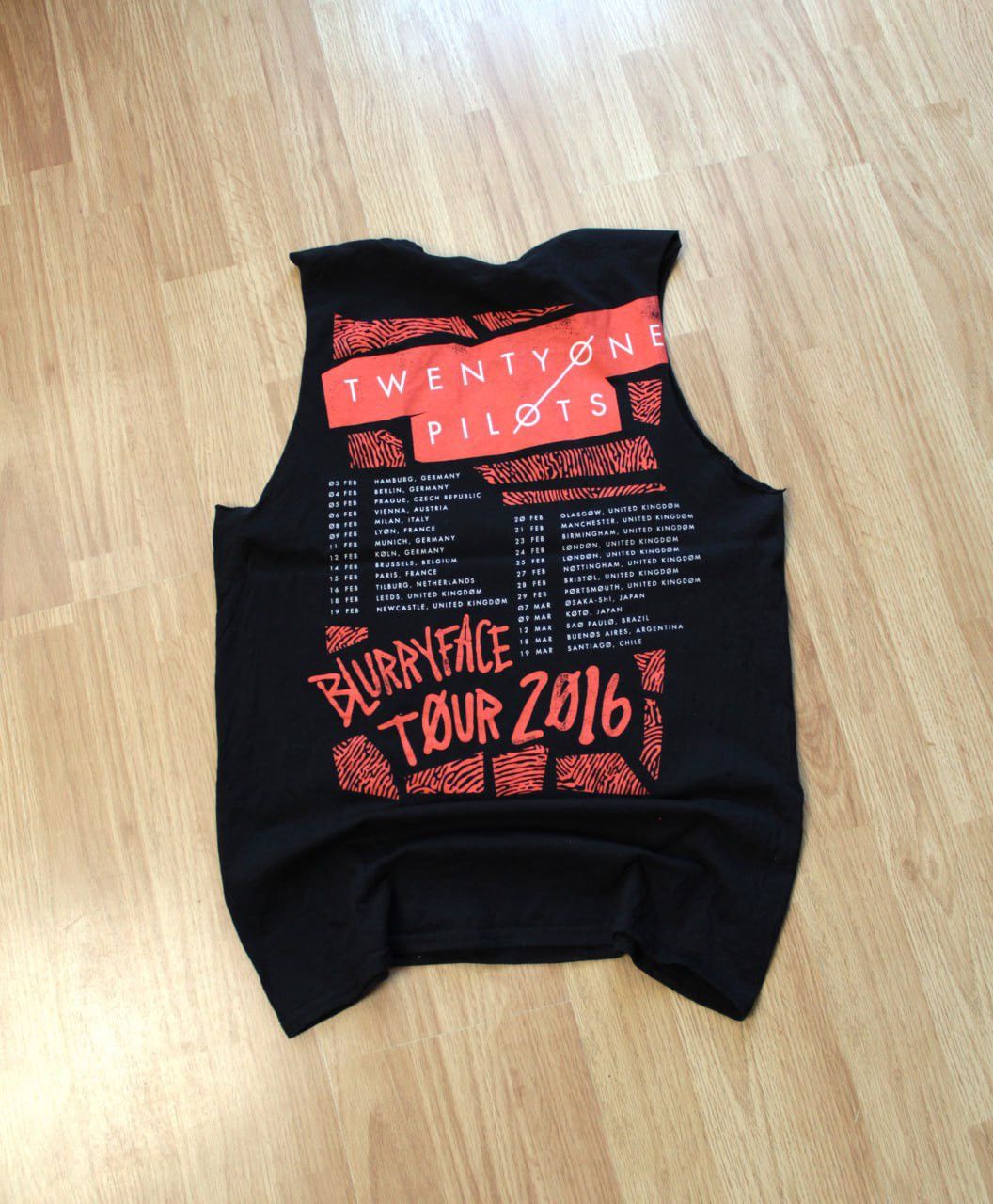 Band Tees 🔥 Twenty One Pilots Blurryface Album Tour 2015 Tank Shirt Size US M / EU 48-50 / 2 - 2 Thumbnail