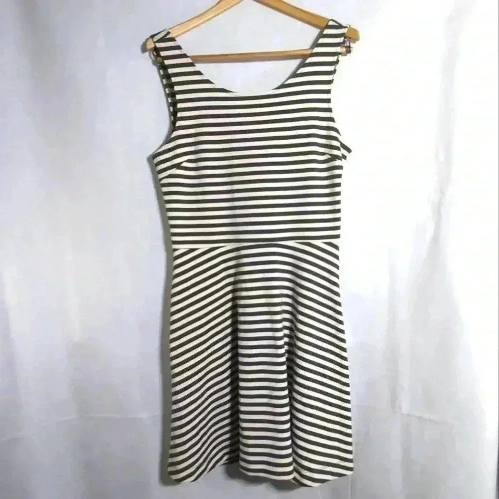 American Eagle Outfitters Gray and White Striped dress American Eagle Outfitters sz S Size S / US 4 / IT 40 - 1 Thumbnail