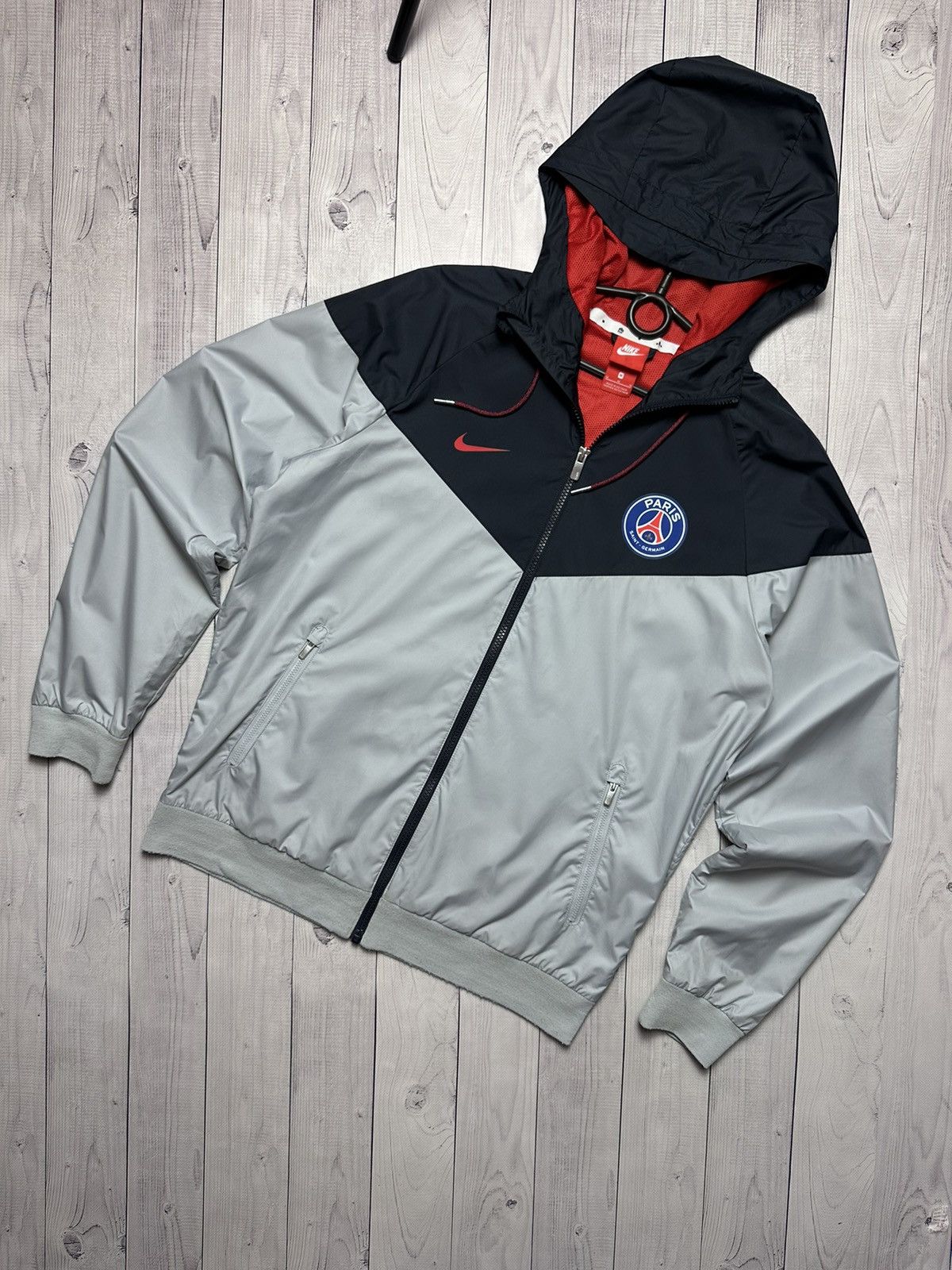 Vintage Nike PSG soccer jacket Windrunner size M