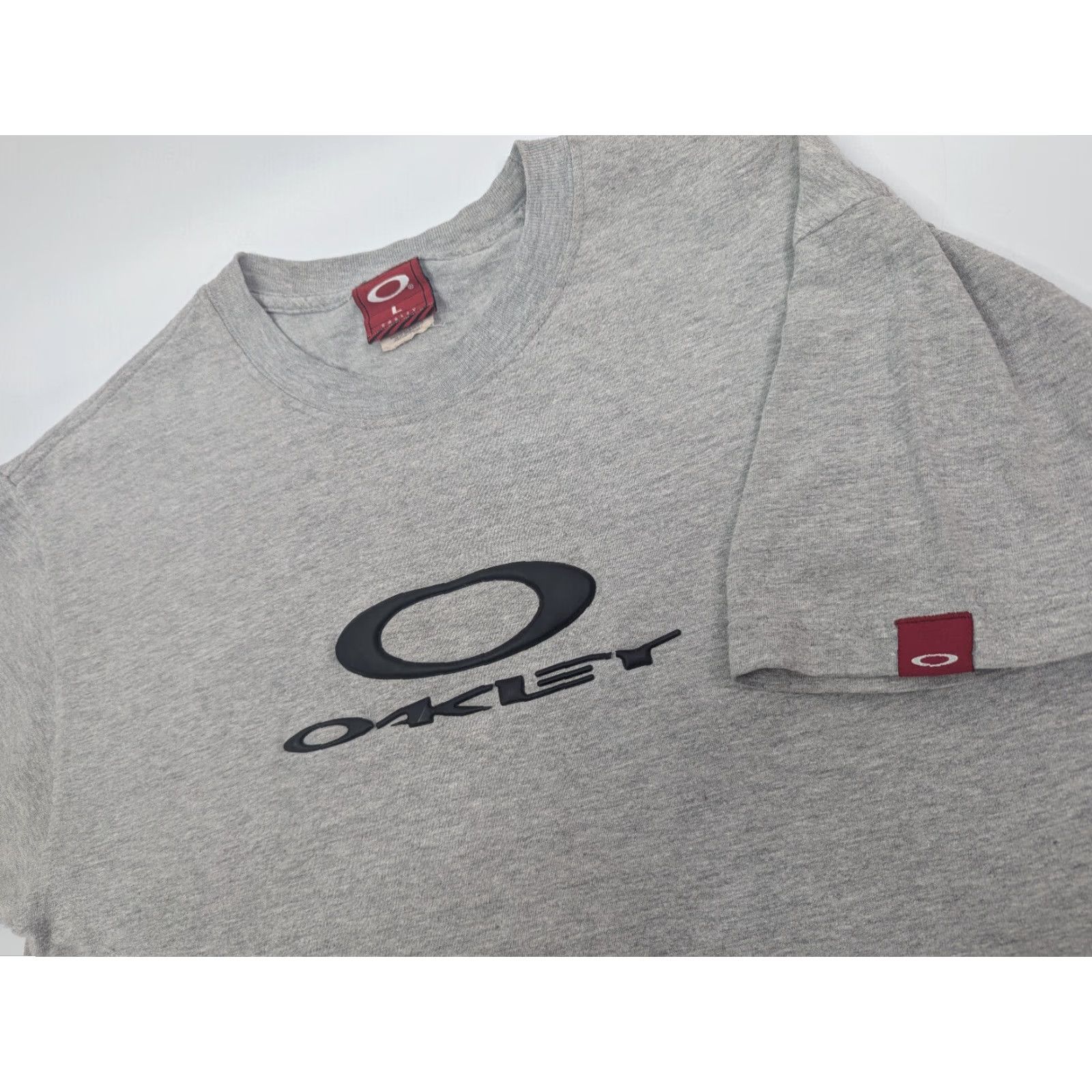 Oakley VINTAGE Oakley T-Shirt Mens L Gray Center Logo Rubber 90s California Skate USA Size US L / EU 52-54 / 3 - 2 Thumbnail