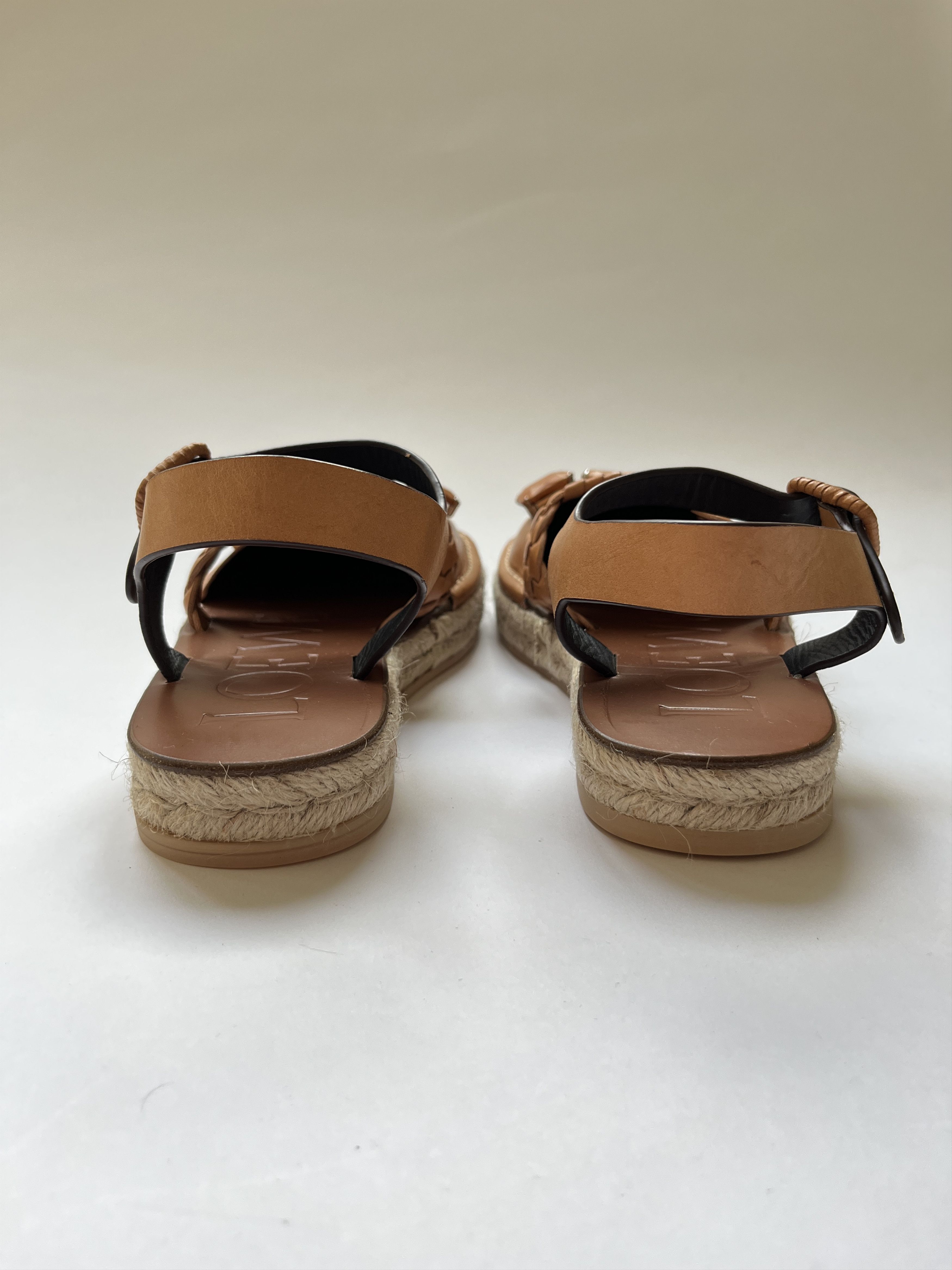 Loewe ⚡️QUICK SALE⚡️2019 Loewe Tan Moulded Toe Ring Sandals Size US 5 / IT 35 - 5 Thumbnail