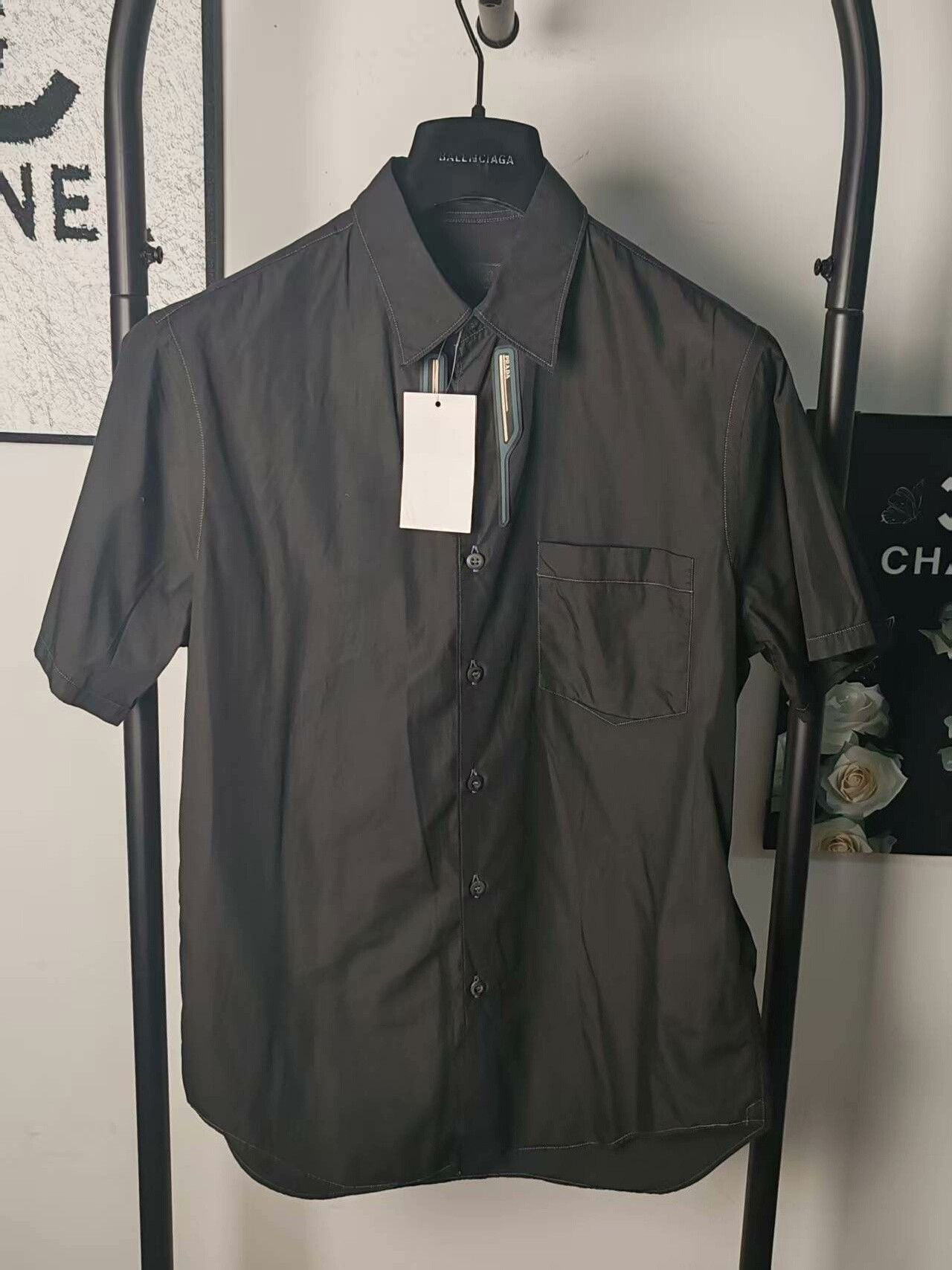 Prada Authentic Prada Logo Short Sleeve Shirt Size US M / EU 48-50 / 2 - 1 Thumbnail
