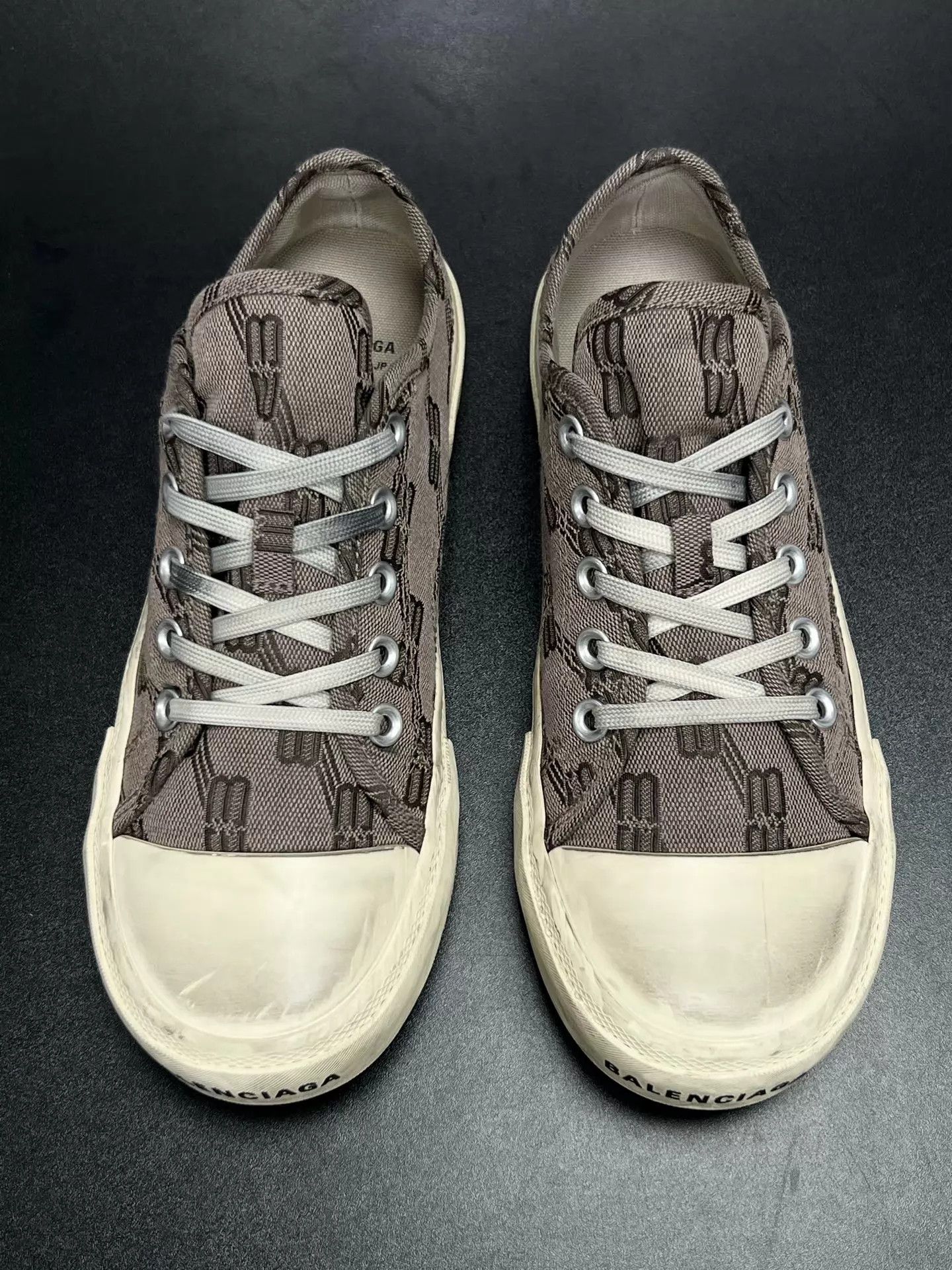 Balenciaga Balenciaga Paris low top 38 distressed like new Size US 7.5 / IT 37.5 - 3 Thumbnail