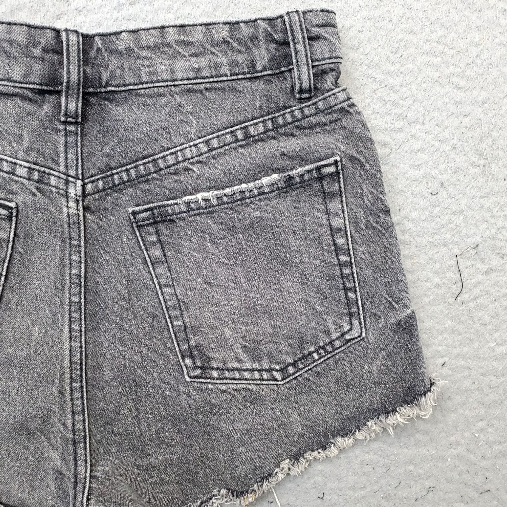 Zara Zara Womens Jeans Shorts 4 Gray Denim Casual Comfort 5-Pocket Dark Wash Straight Size 27" / US 4 / IT 40 - 8 Thumbnail