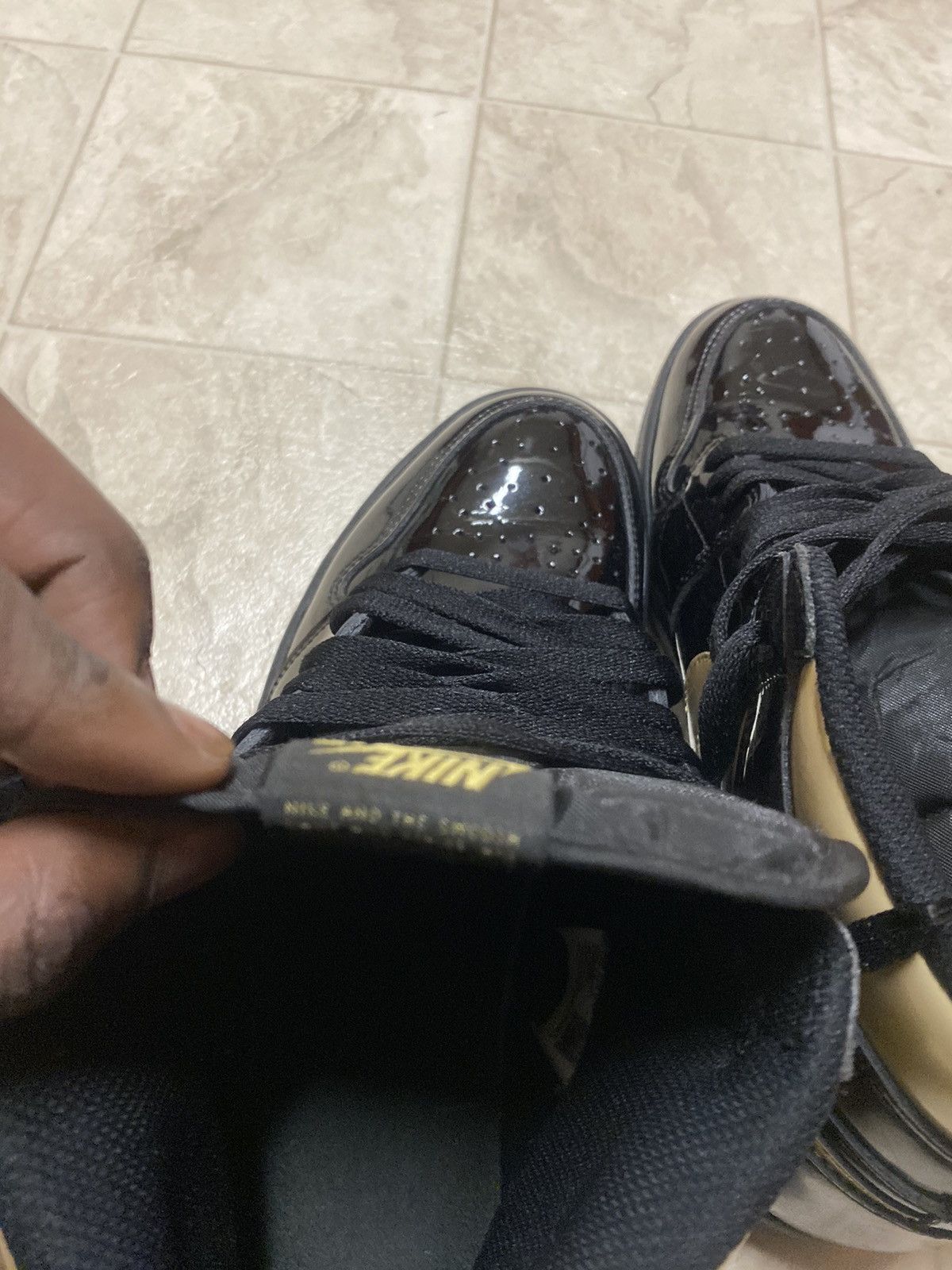 Jordan Brand Jordan 1 Retro High Black Metallic Gold (2020)s Size US 11 / EU 44 - 7 Thumbnail