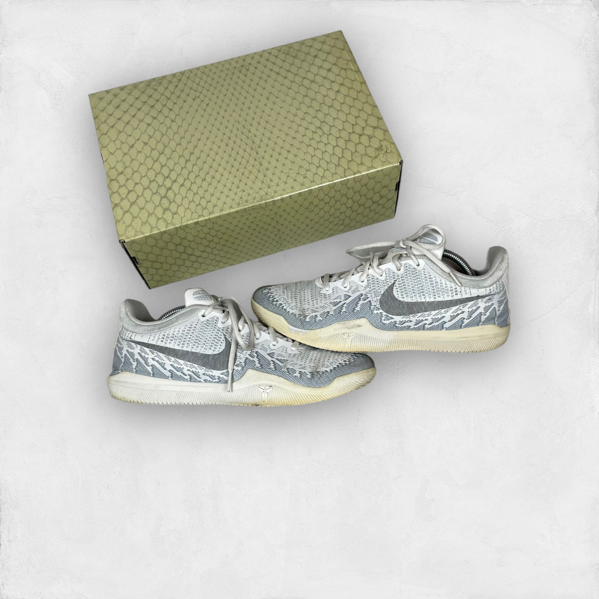 Nike Nike Mamba Rage 908972-100 Men's White Basketball Shoes 10 Size US 10 / EU 43 - 1 Thumbnail
