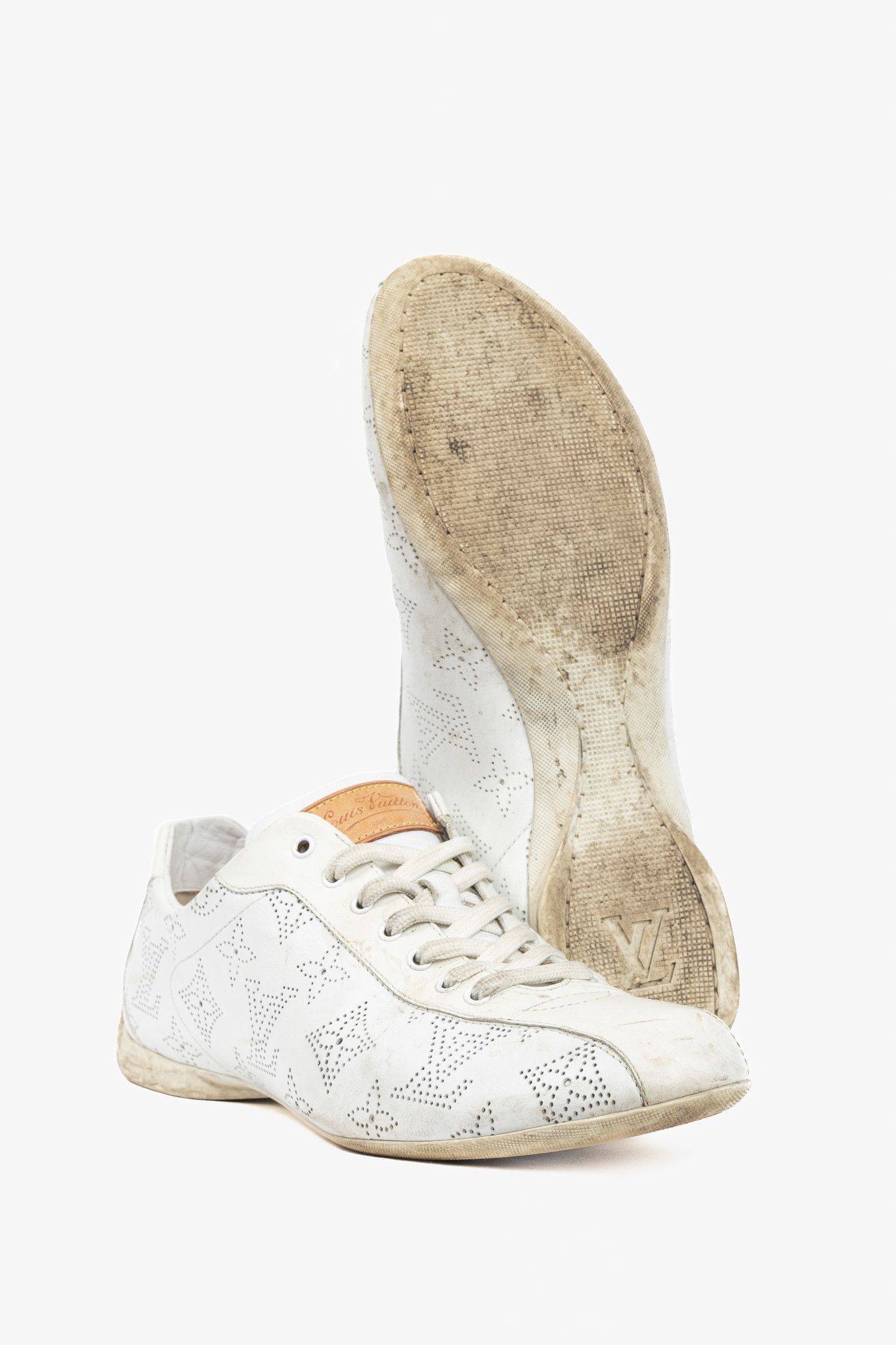 Louis Vuitton Louis Vuitton Mahina Perforated Monogram Leather Sneakers Size US 8.5 / IT 38.5 - 4 Thumbnail